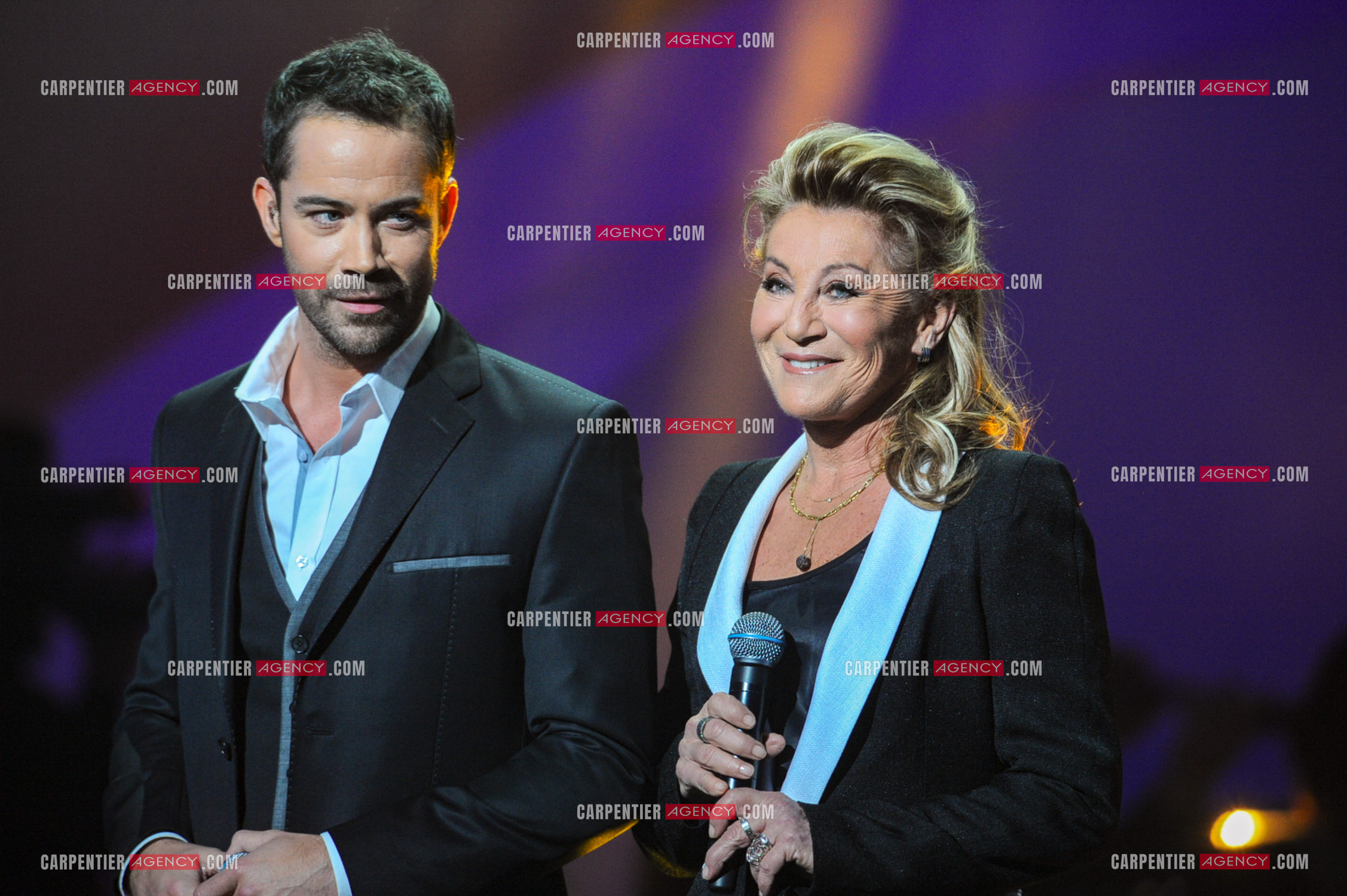 28e cérémonie des Victoires de la musique le 8 février 2013 au Zénith de Paris. La chanteuse Sheila reçoit la victoire d'honneur des mains du chanteur Emmanuel Moire.