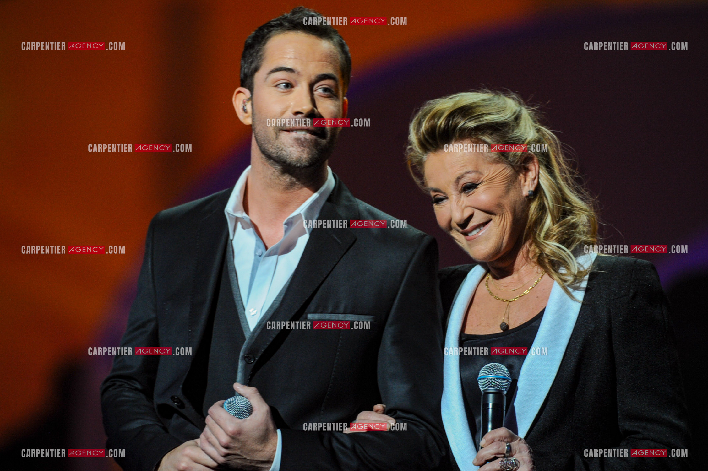 28e cérémonie des Victoires de la musique le 8 février 2013 au Zénith de Paris. La chanteuse Sheila reçoit la victoire d'honneur des mains du chanteur Emmanuel Moire.