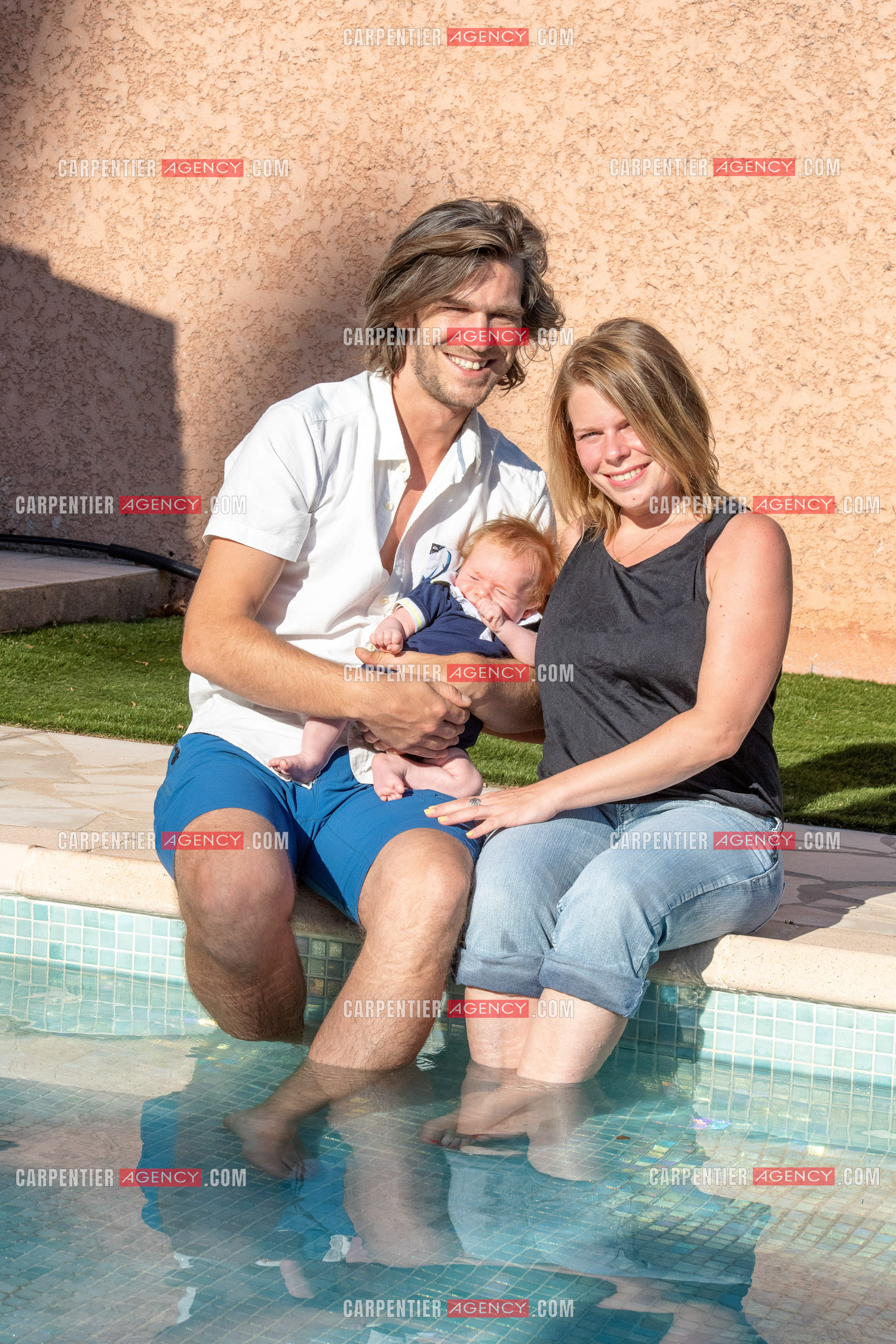 Le ténor Amaury Vassili lors de ses vacances d'été a Toulon dans le Var avec sa femme Stéphanie et leur petit garçon Anatoly tous juste agé de deux mois.   ( Exclusif )