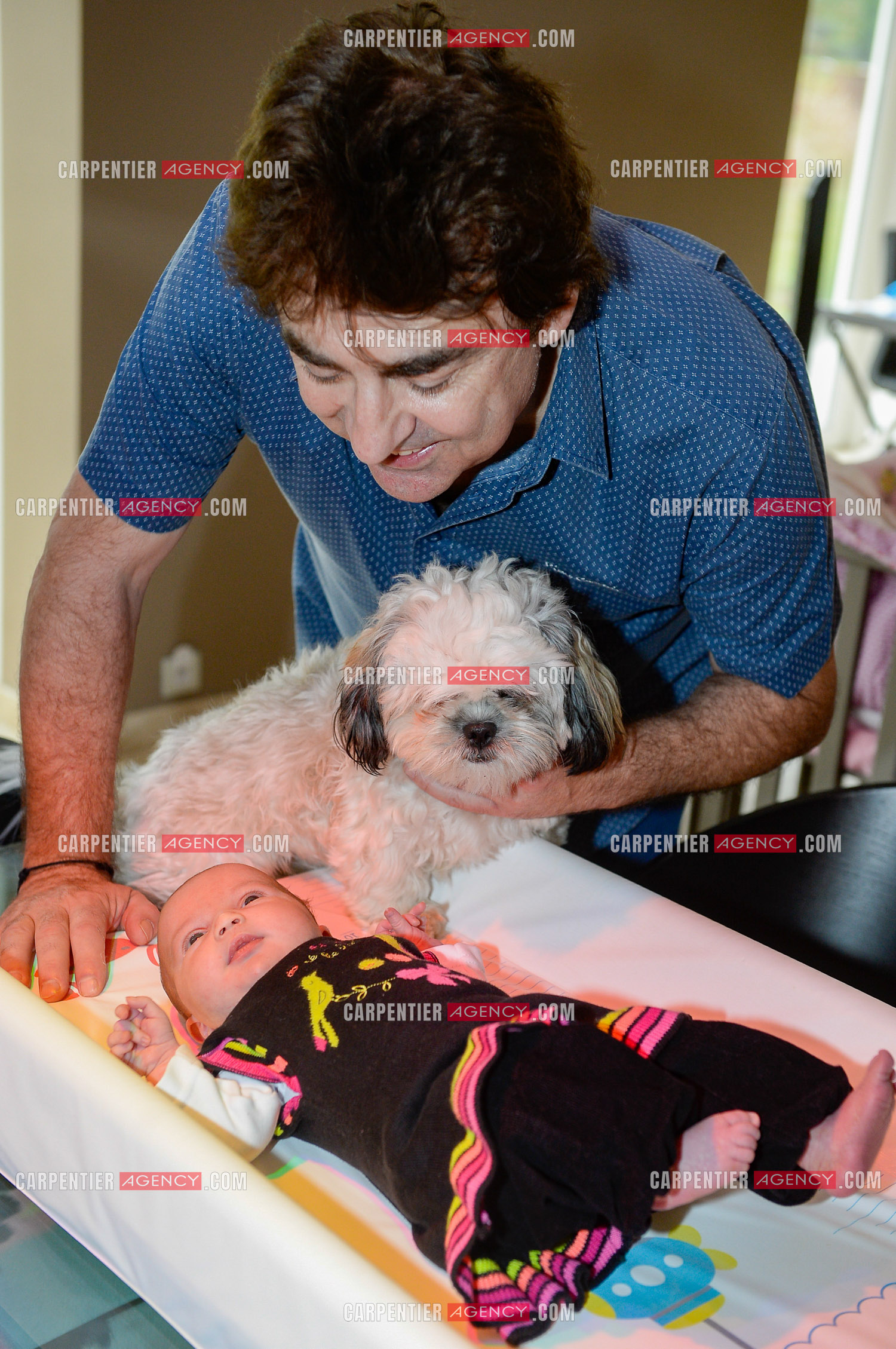 Naissance de Assia, petite fille de Claude Barzotti.     ( Exclusif )