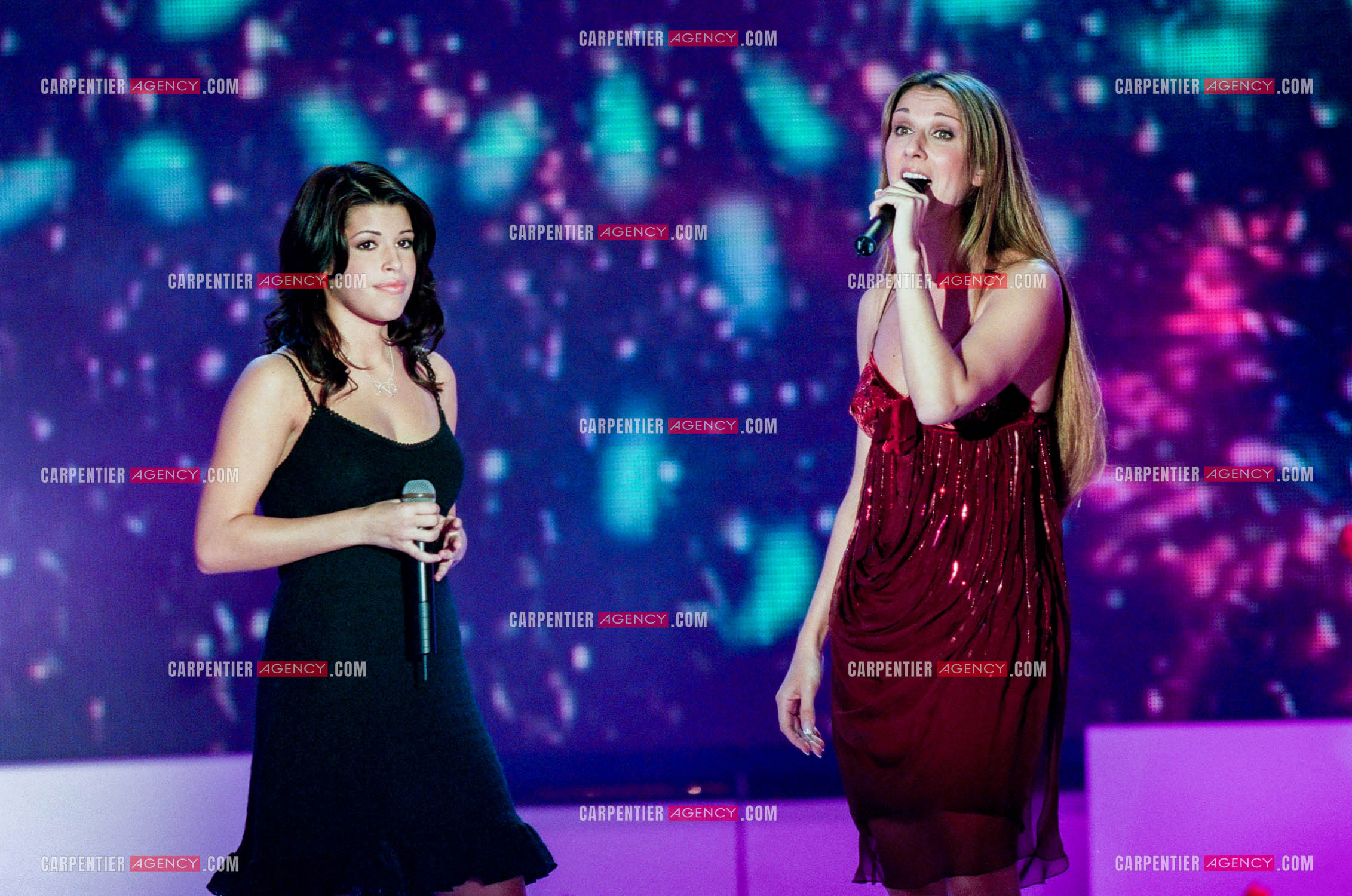 La chanteuse Céline Dion présente sa petite protégée Marilou Bourdon dans l'émission “ Vivement Dimanche “ le 10 octobre 2005.   ( Exclusif )