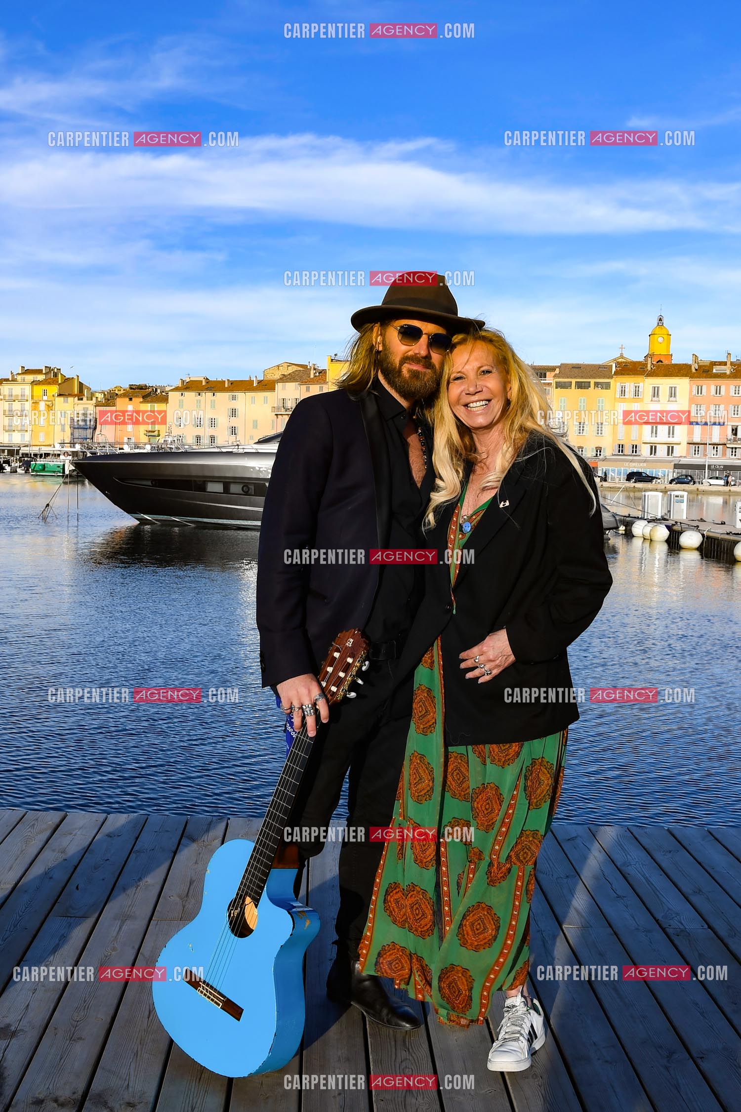 La comédienne Fiona Gélin et son compagnon ChardRy  (Richard Bauduin) sur une plage de St Tropez.     ( Exclusif )