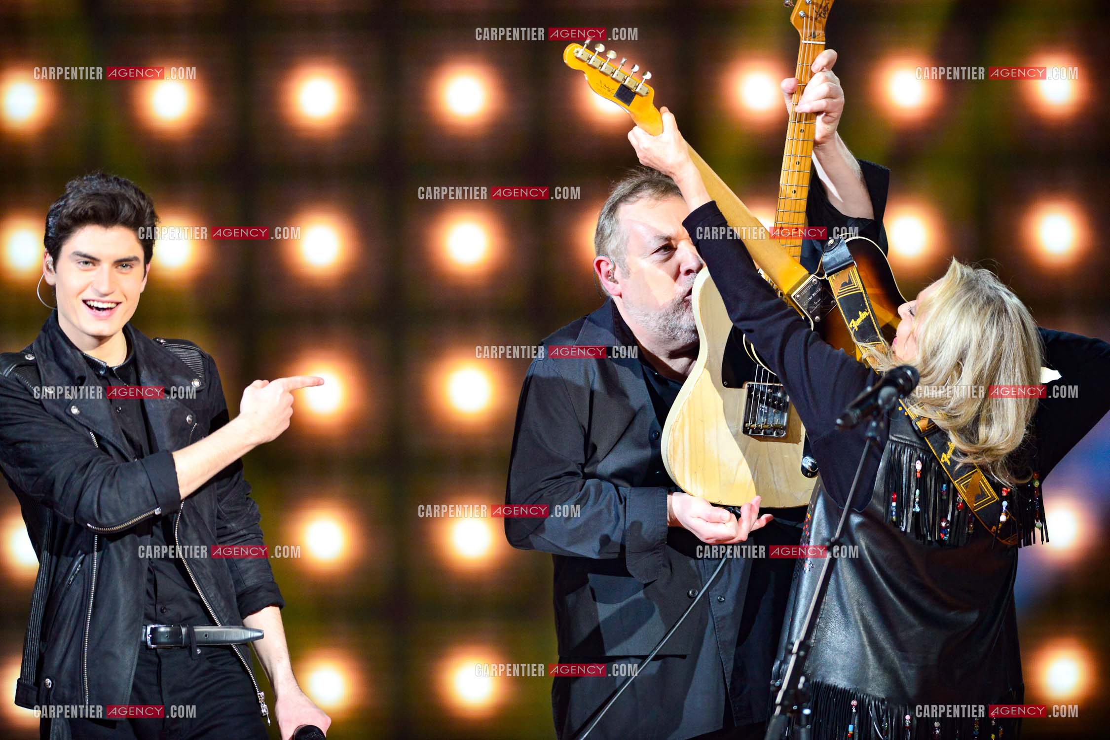 David Thibault, le canditat de The Voice en duo avec la chanteuse Véronique Sanson accopagné par son guitariste Basile Leroux.    ( Exclusif )