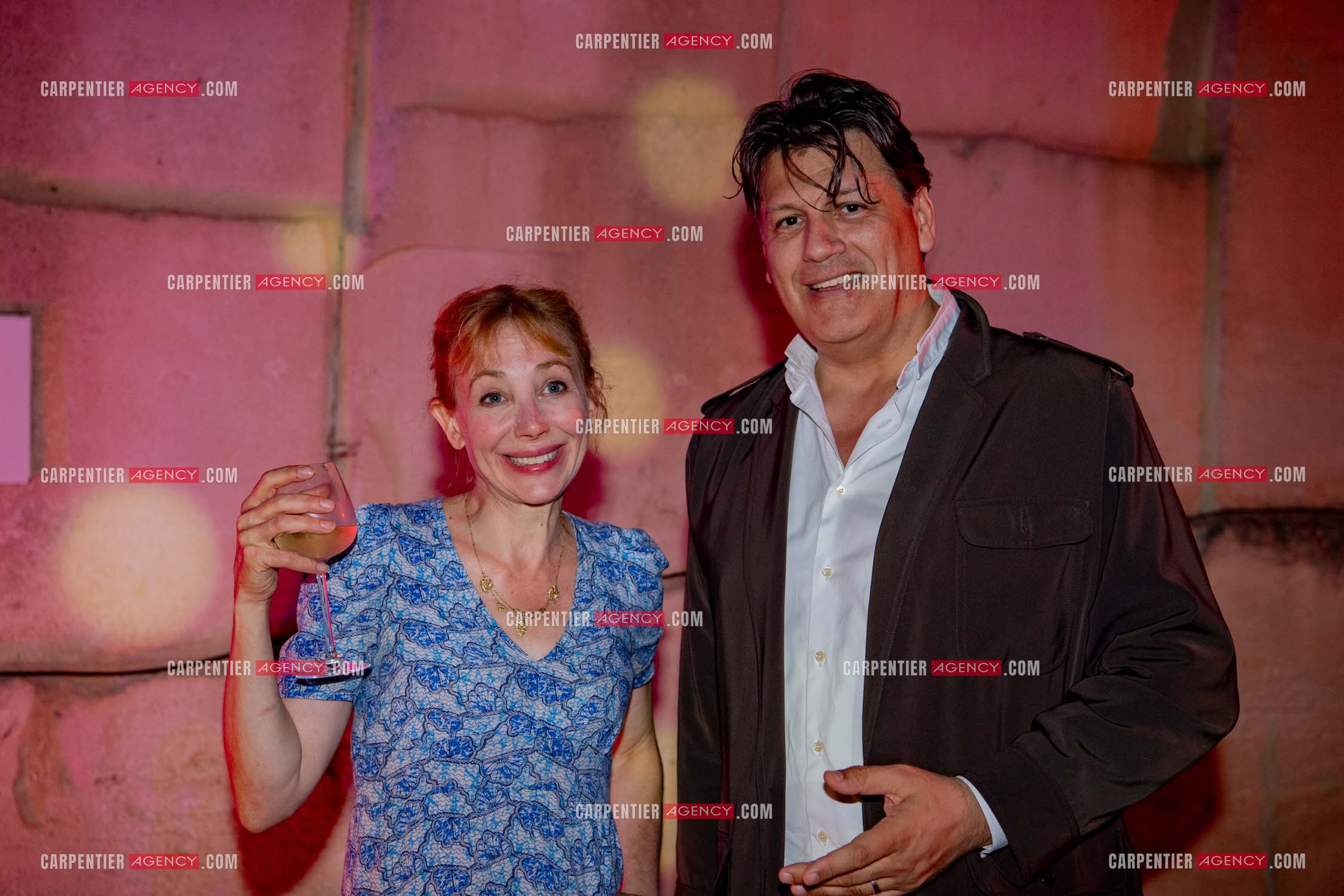 L'actrice Julie Depardieu et l'acteur Stefan Druet Toukaïeff réunis pour la pièce “Bunker“ au festival Cardin à Lacoste le 14 juillet 2024. Dans les loges, Julie Depardieu et Rodrigo Basilicati-Cardin.   ( Exclusif )