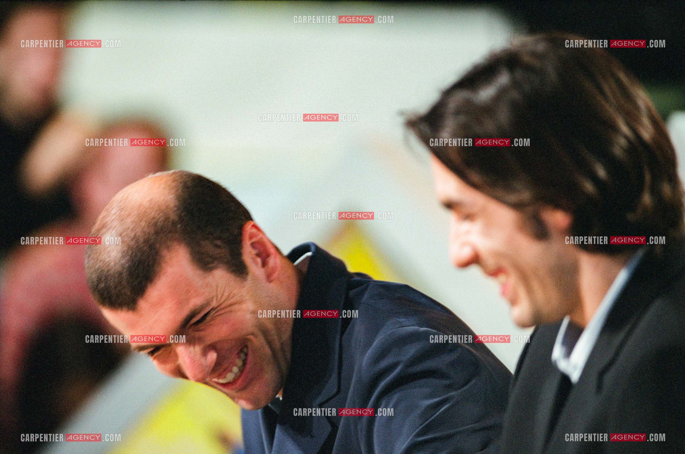 Les deux joueurs de foot français et champion du monde 1998 Zinédine Zidane et Robert Pirès lors de l'émission spéciale “ELA“ assosiation parainée par le footbaleur Zinédine Zidane.  ( Exclusif )