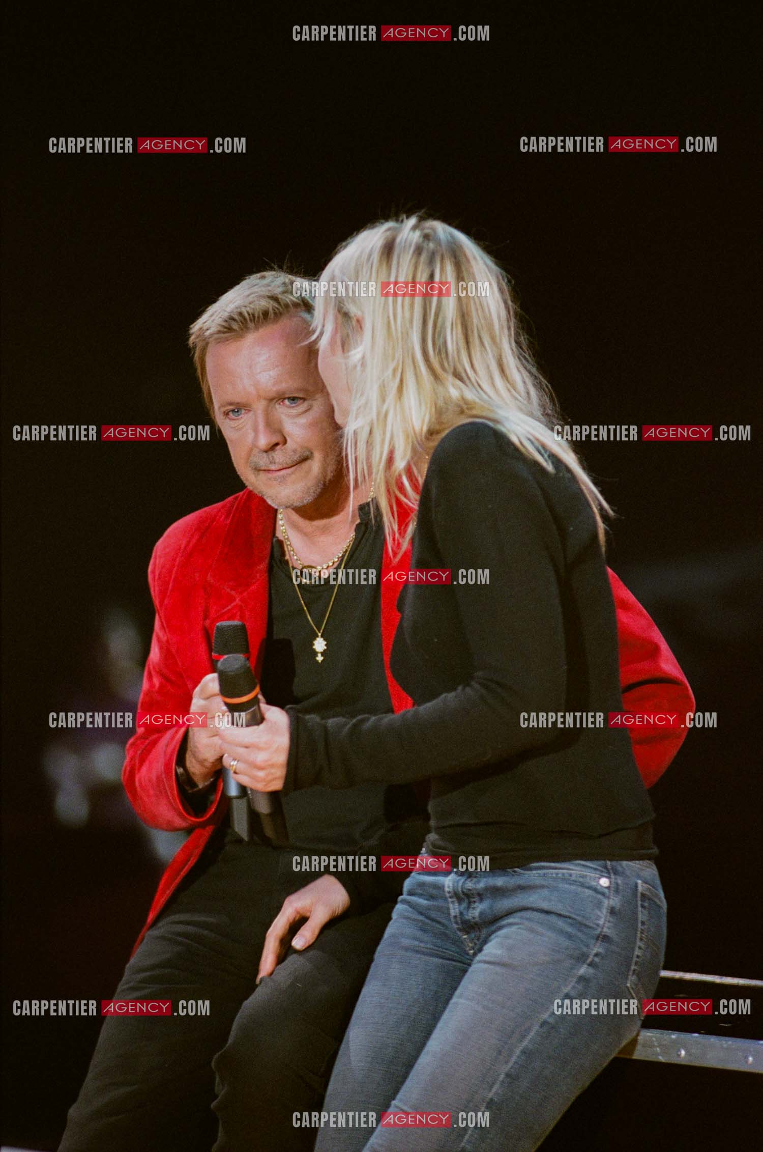 Le chanteur Renaud Séchan et sa femme Romane Serda invités pour l'anniversaire des 20 ans du Zénith de Paris.