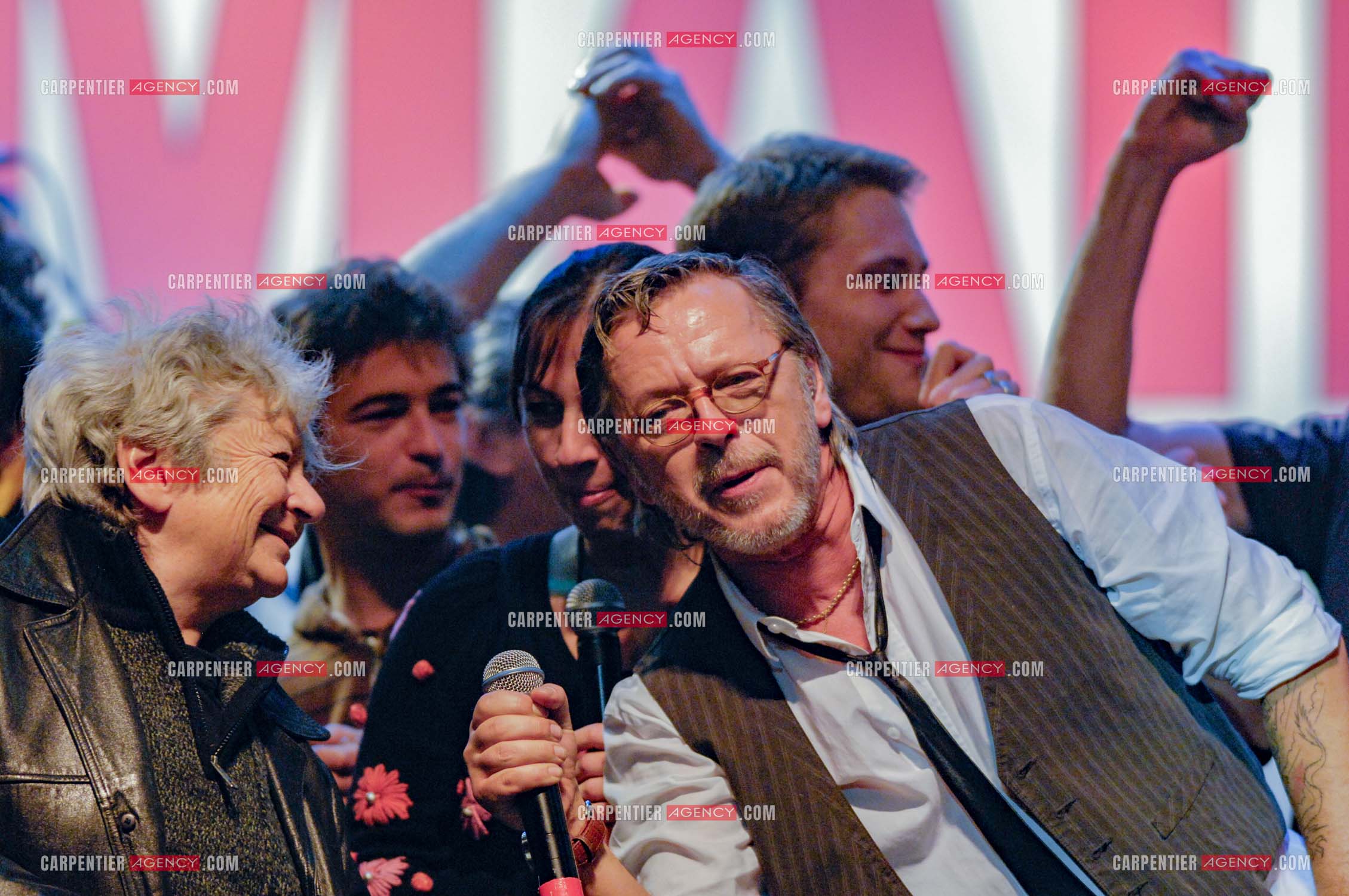 Le chanteur Renaud lors d'un concert de soutien au Zénith de Paris au profit de la libération d'Ingrid Betancourt.