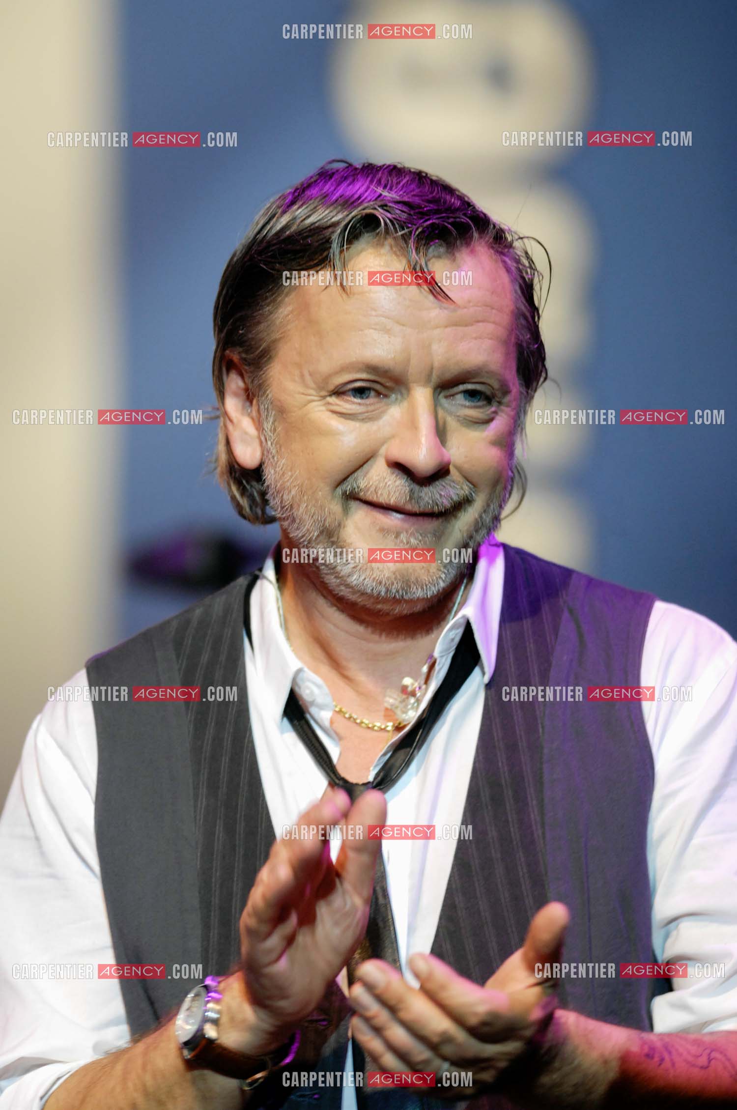 Le chanteur Renaud lors d'un concert de soutien au Zénith de Paris au profit de la libération d'Ingrid Betancourt.