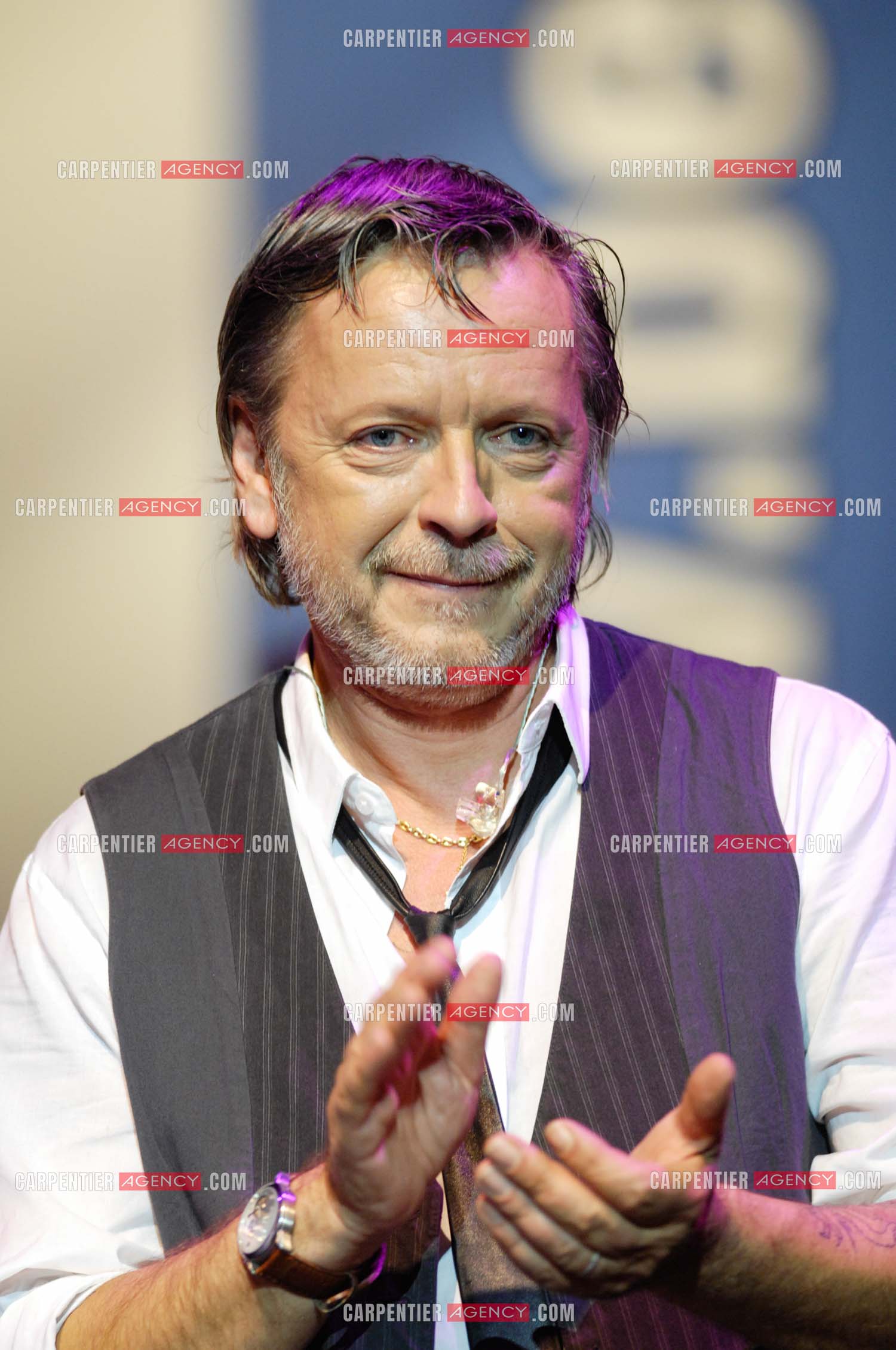 Le chanteur Renaud lors d'un concert de soutien au Zénith de Paris au profit de la libération d'Ingrid Betancourt.