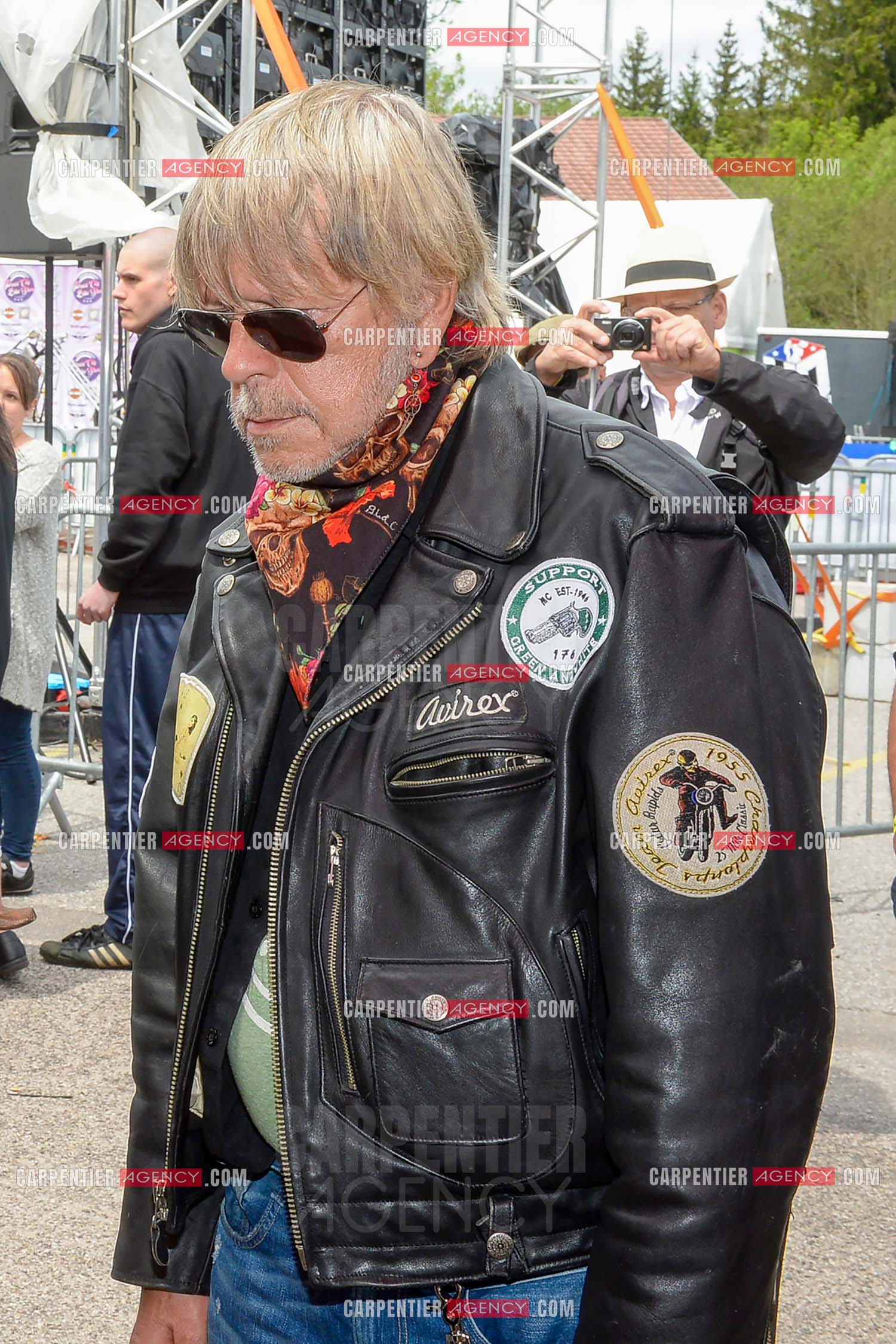 Le chanteur Renaud ( parrain de cette seconde édition ) assiste au "Motordays" à Gérardmer en 2016. Renaud visite les stands à la recherche de tee-shirts ou autres souvenirs.  ( Exclusif )