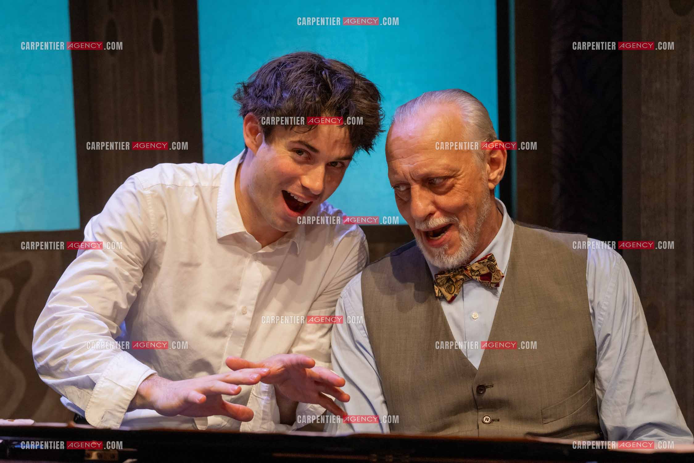Filage de la pièce “ VIEILLES CHANSONS MALÉFIQUES “ au théâtre Le Chien Qui Fume à Avignon. Pièce interprétée par Tom Novembre et Nicolas Verdier. ( Exclusif )