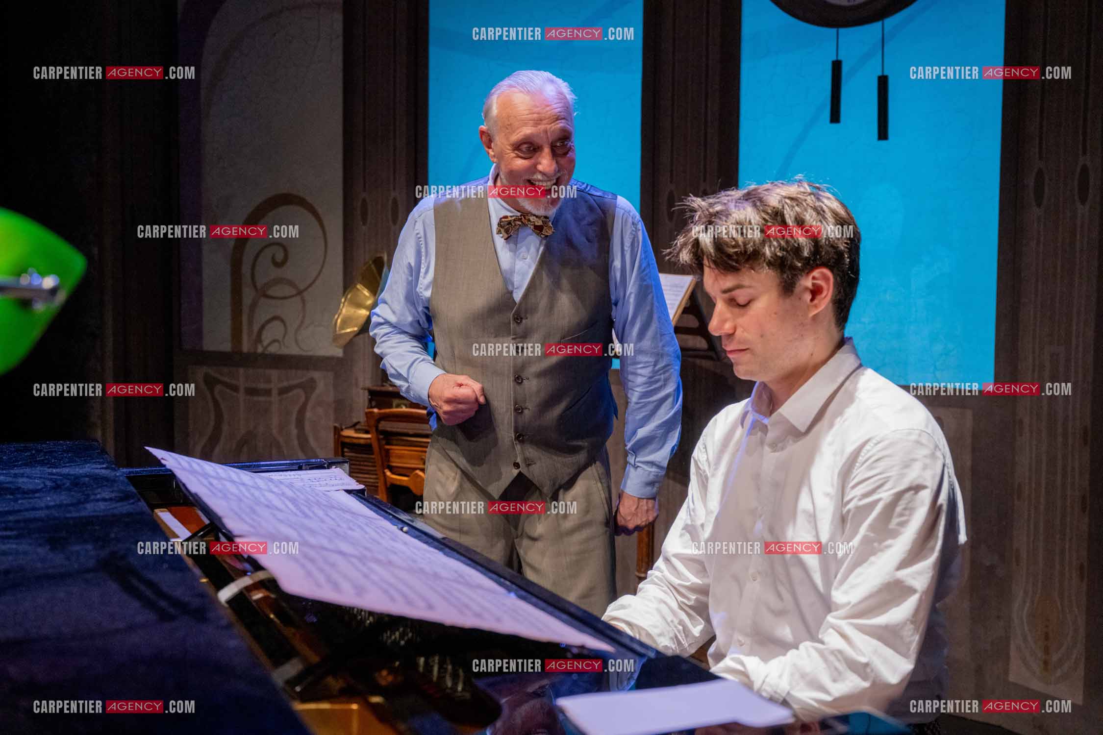 Filage de la pièce “ VIEILLES CHANSONS MALÉFIQUES “ au théâtre Le Chien Qui Fume à Avignon. Pièce interprétée par Tom Novembre et Nicolas Verdier. ( Exclusif )