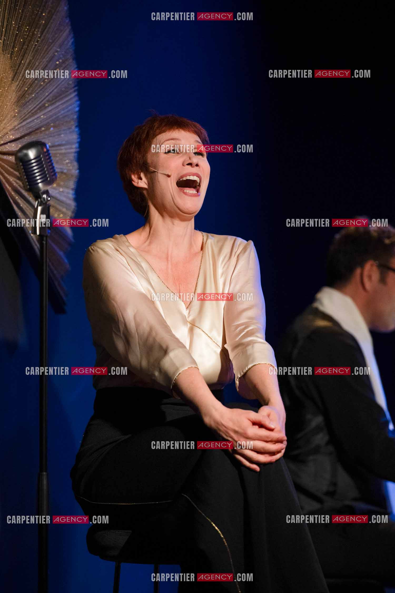 Spectacle musical racontant la vie de Monsieur Cole Porter. La chanteuse Isabelle Georges dans le rôle d'une Linda accompagnée d'un trio jazzy ( piano, contrebasse et batterie ).  ( Exclusif )