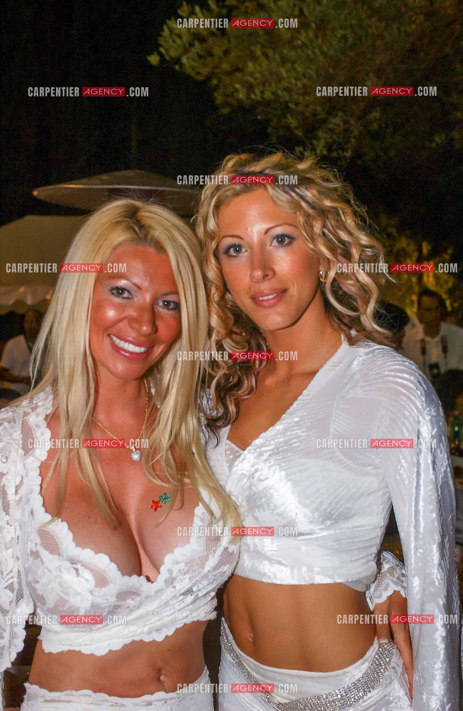 Loana Petrucciani dit Loana et la star des films X l'actrice Nadine Rood ( Nadine Bronx ) invitées à la soirée blanche en 2003.    ( Exclusif )