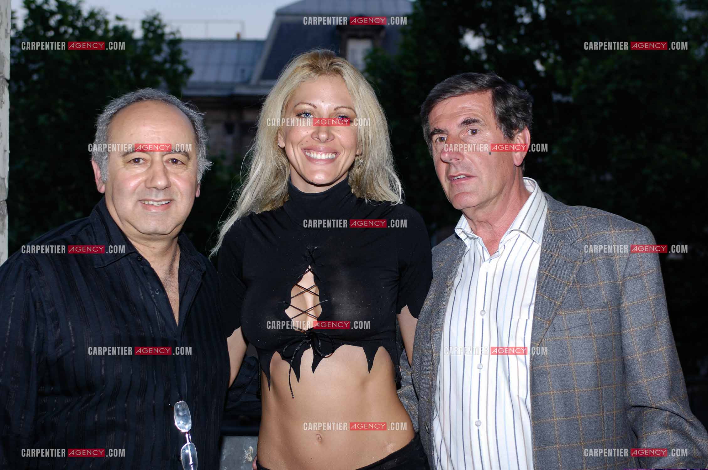 Loana Petrucciani dit Loana entourée de son producteur Alain William, et du comédien Bernard Menez. ( Exclusif )