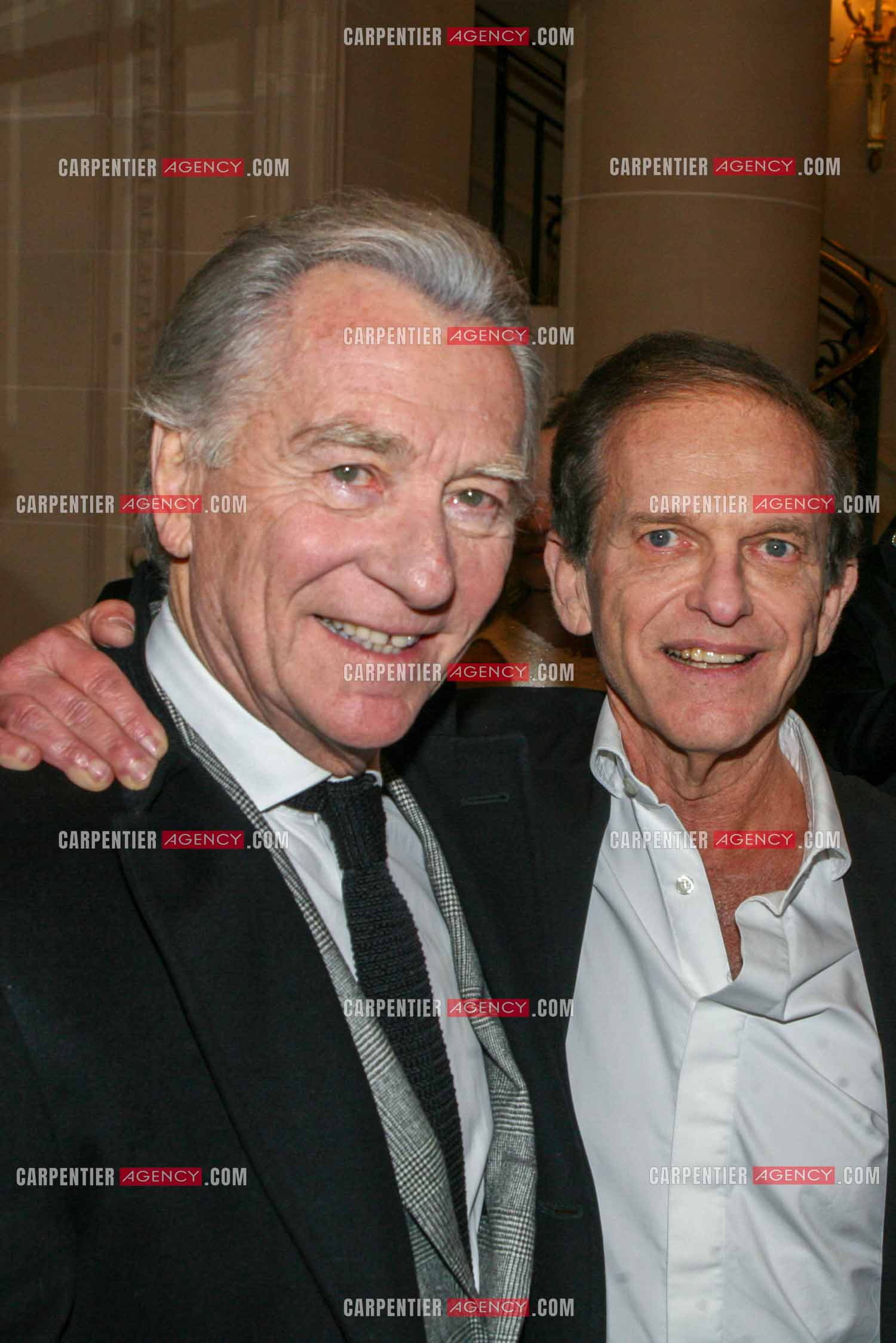 Le journaliste William Leymergie et le docteur Frédéric Saldmann lors de la soirée des Stéthos d'or 2023 à l'hôtel Four Seasons George V à Paris le 27 mars 2023.