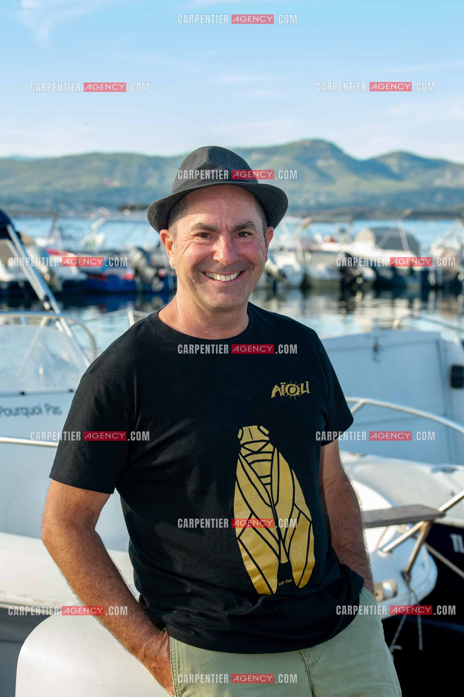 L'humoriste Yves Pujol en concert avec son groupe AIOLI dans le Var. ( Exclusif )