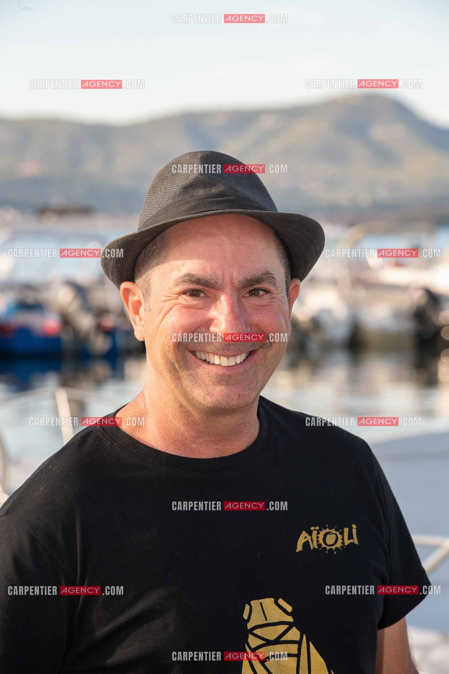 L'humoriste Yves Pujol en concert avec son groupe AIOLI dans le Var. ( Exclusif )