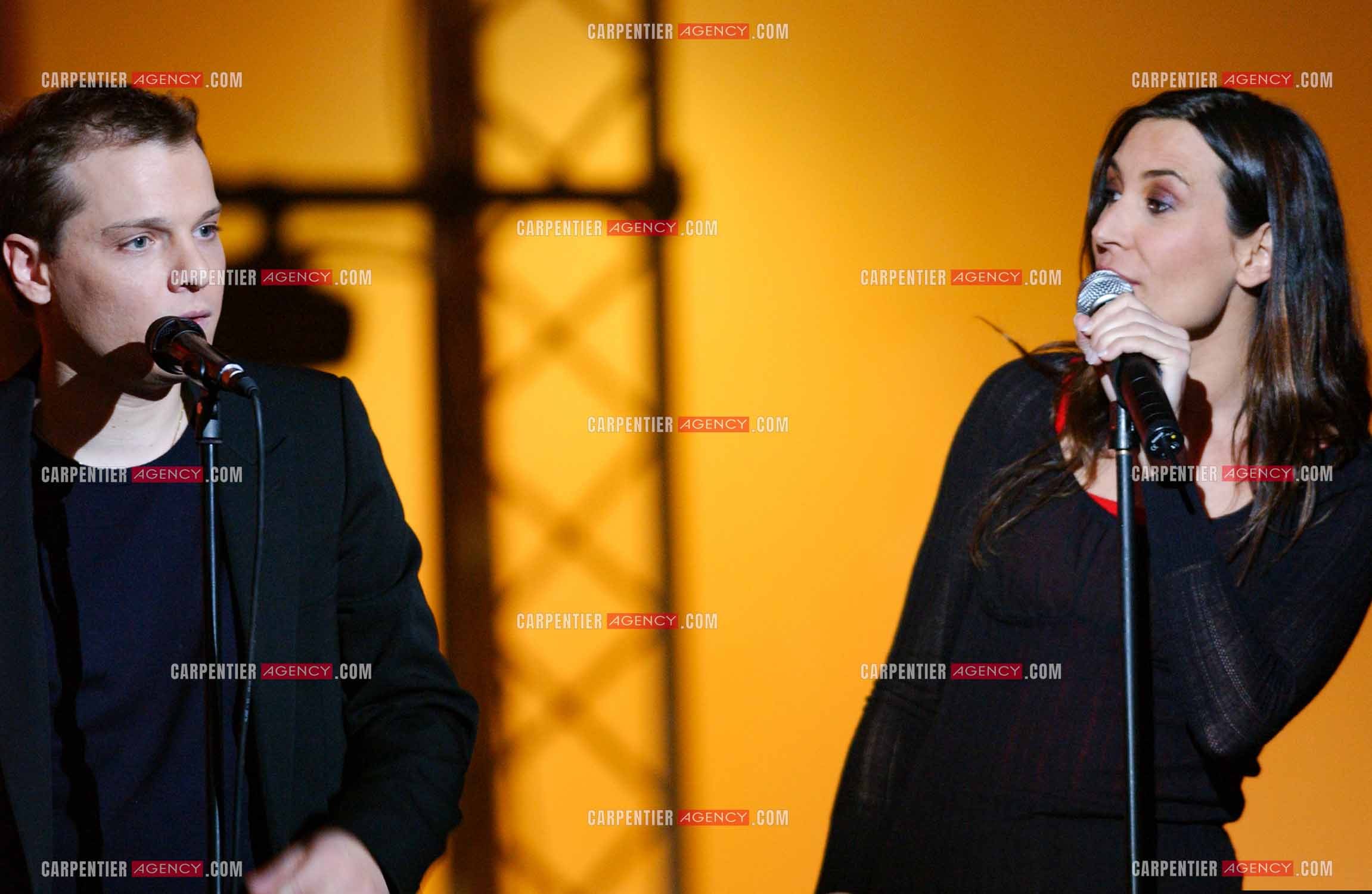 La chanteuse Isabelle Marie Anne de Truchis de Varennes dite Zazie pour un duo avec le chanteur Bénabar lors du  concert à l'occasion des 20 ans du Zénith de Paris le 14 Jan 2005.                   ( Exclusif )