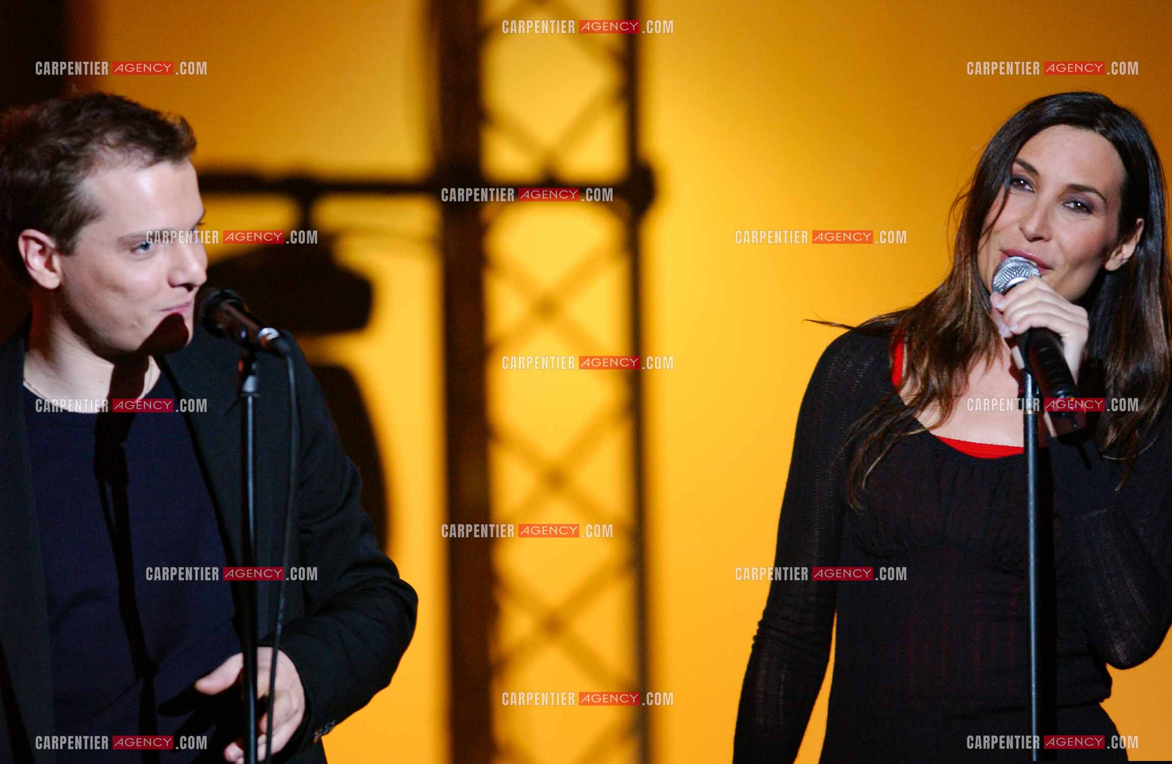 La chanteuse Isabelle Marie Anne de Truchis de Varennes dite Zazie pour un duo avec le chanteur Bénabar lors du  concert à l'occasion des 20 ans du Zénith de Paris le 14 Jan 2005.                   ( Exclusif )