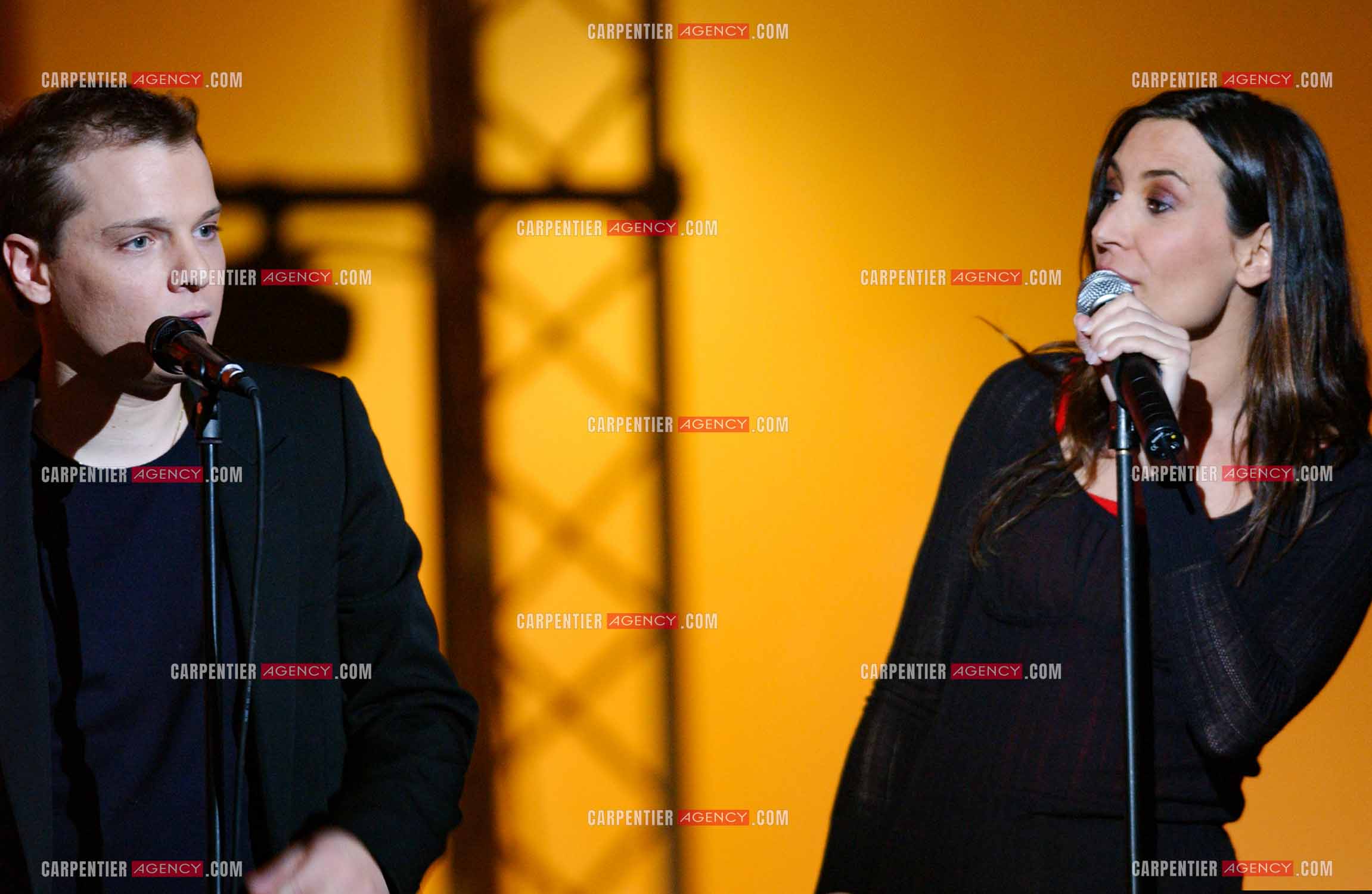La chanteuse Isabelle Marie Anne de Truchis de Varennes dite Zazie pour un duo avec le chanteur Bénabar lors du  concert à l'occasion des 20 ans du Zénith de Paris le 14 Jan 2005.                   ( Exclusif )