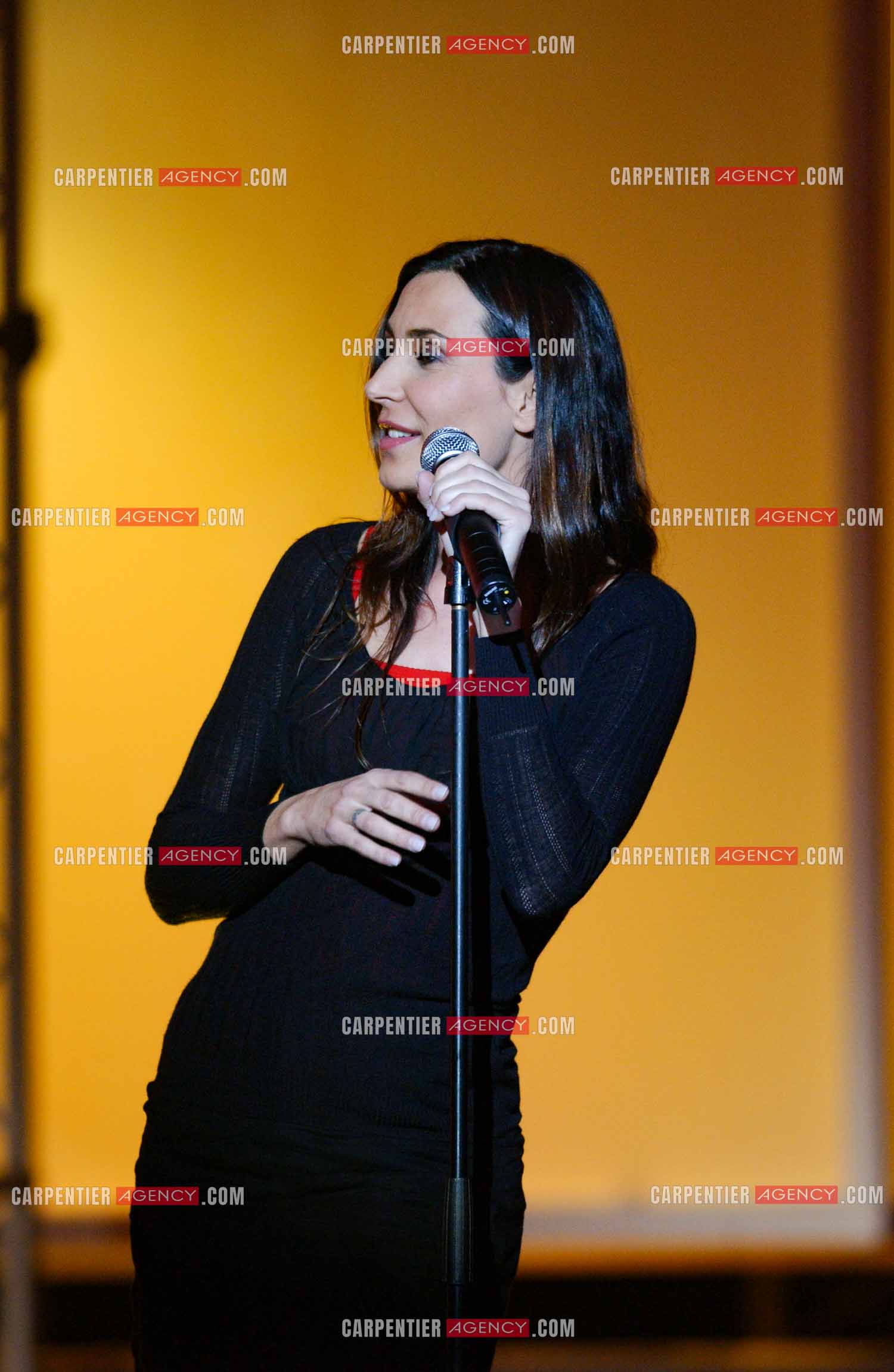 La chanteuse Isabelle Marie Anne de Truchis de Varennes dite Zazie en concert pour les 20 ans du Zénith de Paris le 14 Jan 2005.                   ( Exclusif )