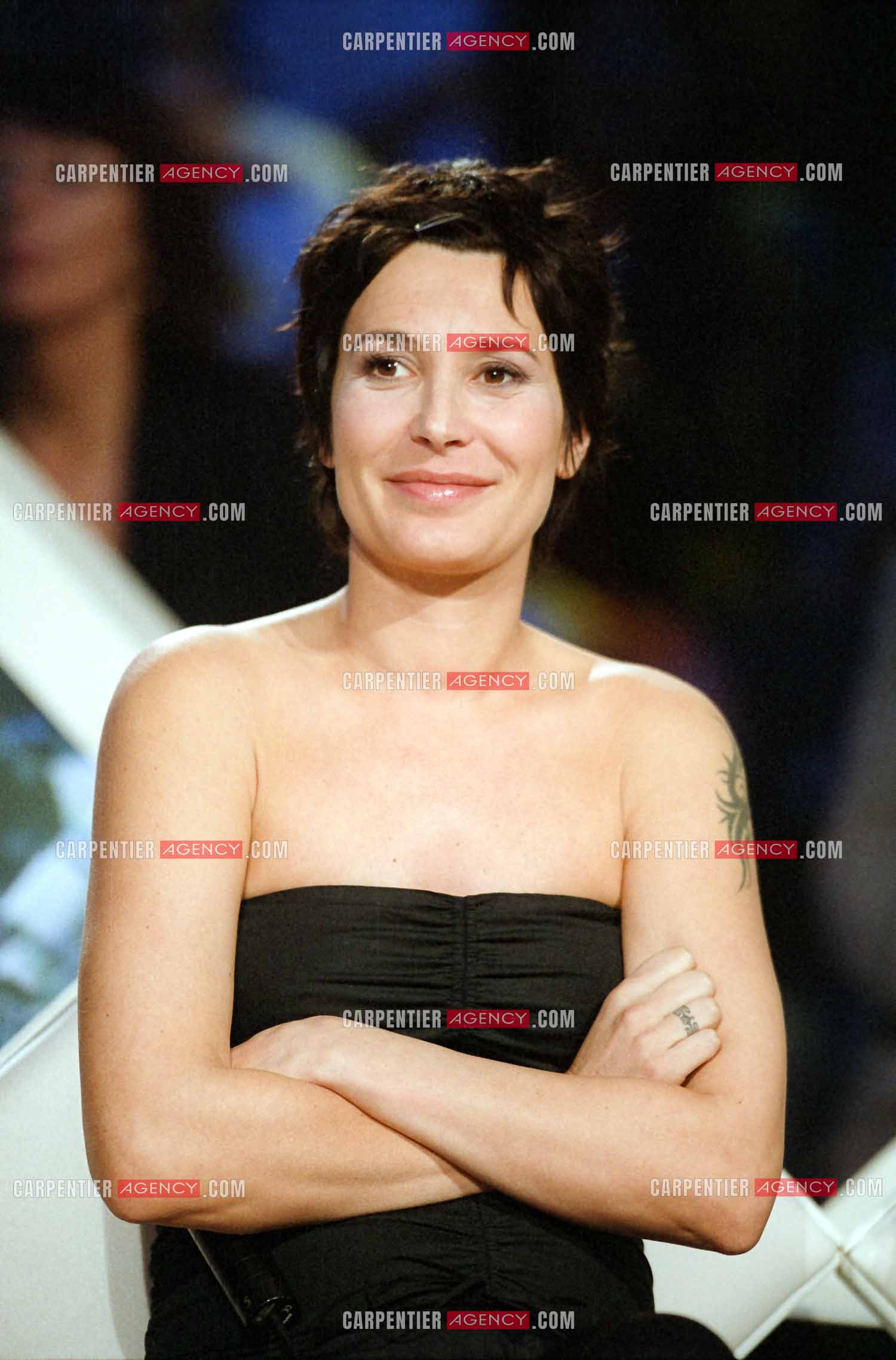 La chanteuse Isabelle Marie Anne de Truchis de Varennes dite Zazie invitée de  l'émission pour l'association " ELA “ le 13 mars 2002.            ( Exclusif )