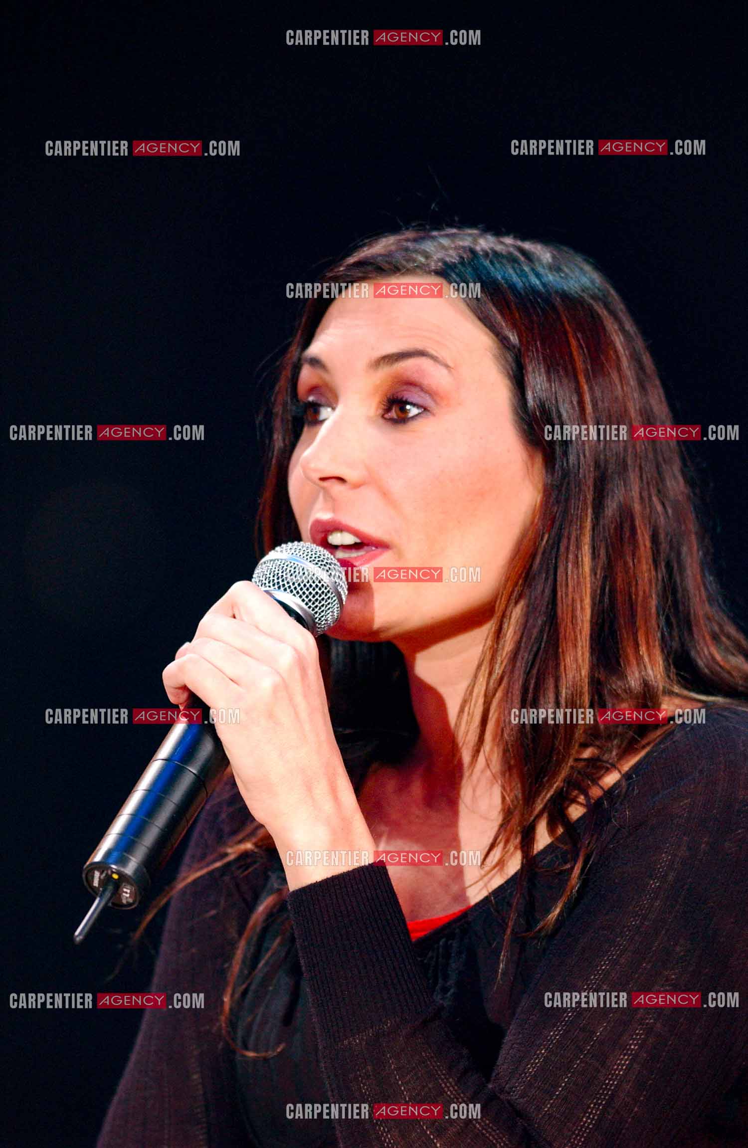 La chanteuse Isabelle Marie Anne de Truchis de Varennes dite Zazie en concert pour les 20 ans du Zénith de Paris le 14 Janvier 2005.                   ( Exclusif )