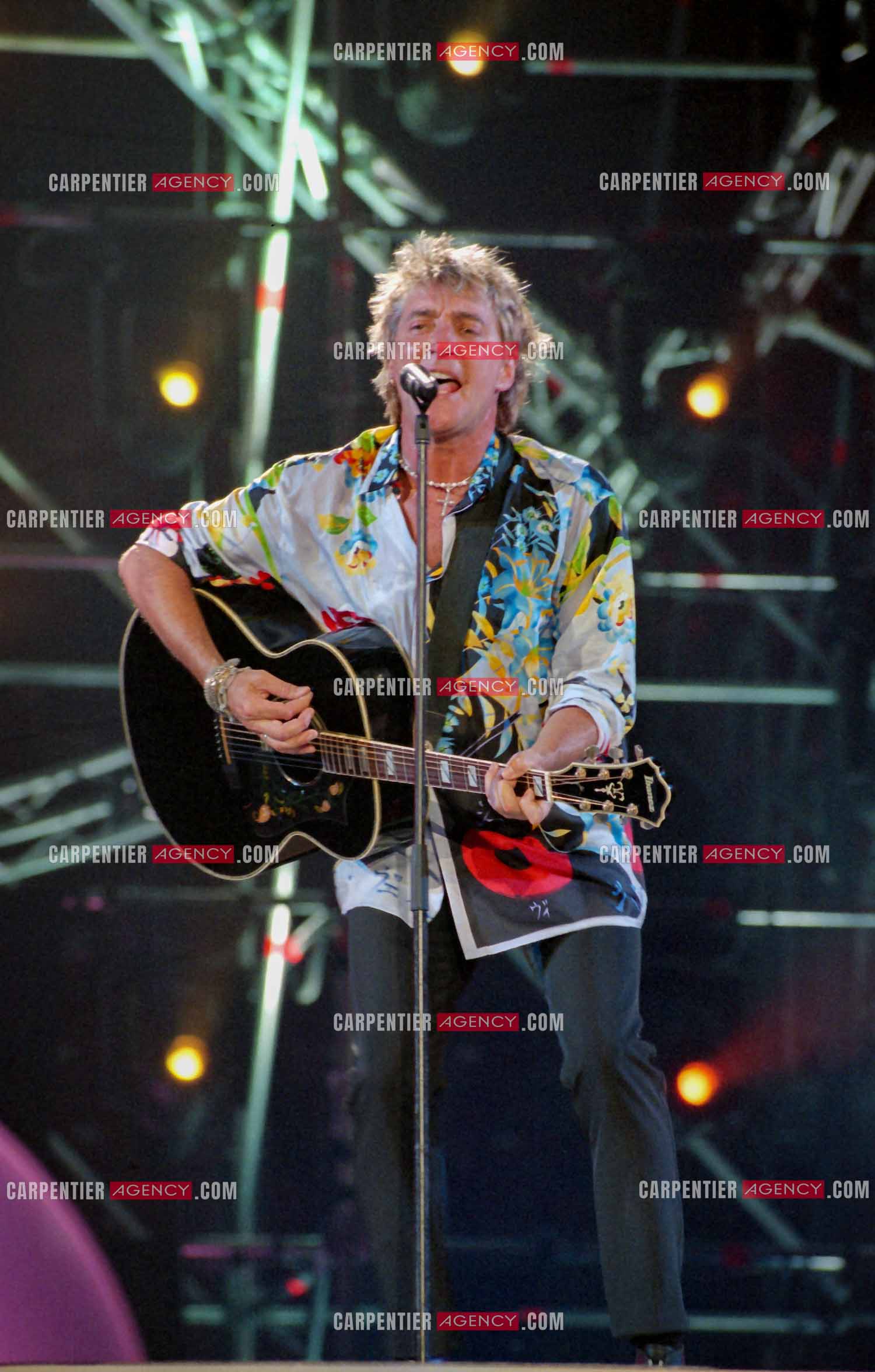 Enregistrement de l'émission "La Fureur de Bercy" pour TF1 le 20 juin 1998. Le chanteur Britannique Rod Stewart.