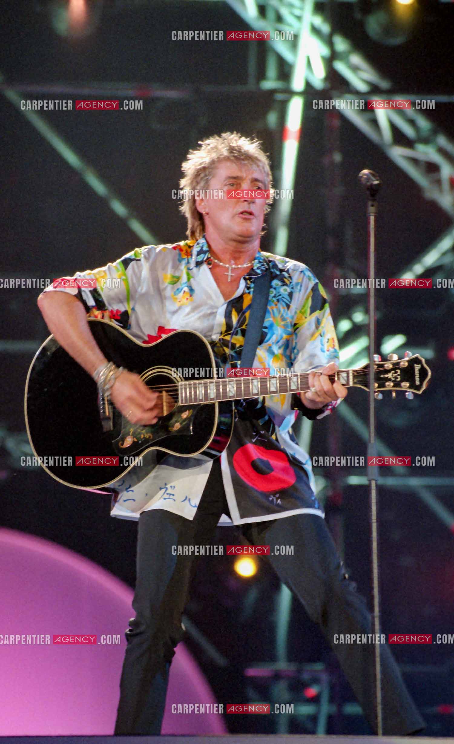 Enregistrement de l'émission "La Fureur de Bercy" pour TF1 le 20 juin 1998. Le chanteur Britannique Rod Stewart.