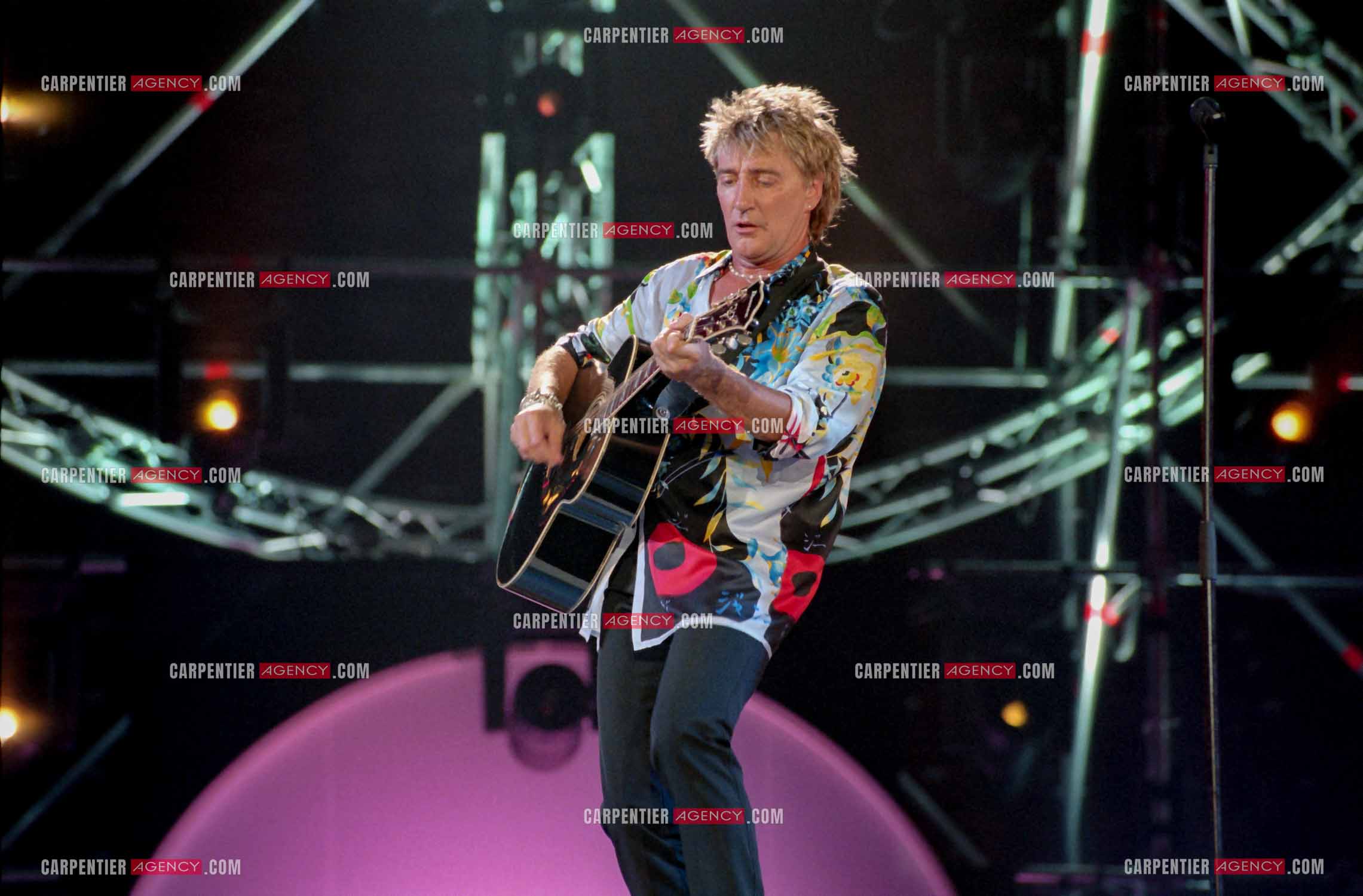 Enregistrement de l'émission "La Fureur de Bercy" pour TF1 le 20 juin 1998. Le chanteur Britannique Rod Stewart.
