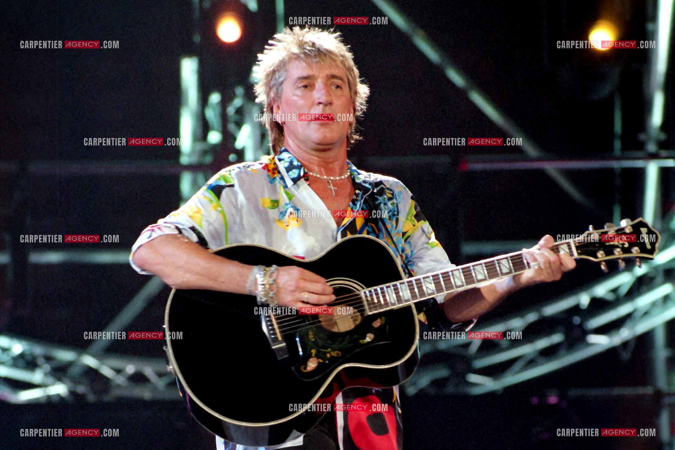 Enregistrement de l'émission "La Fureur de Bercy" pour TF1 le 20 juin 1998. Le chanteur Britannique Rod Stewart.