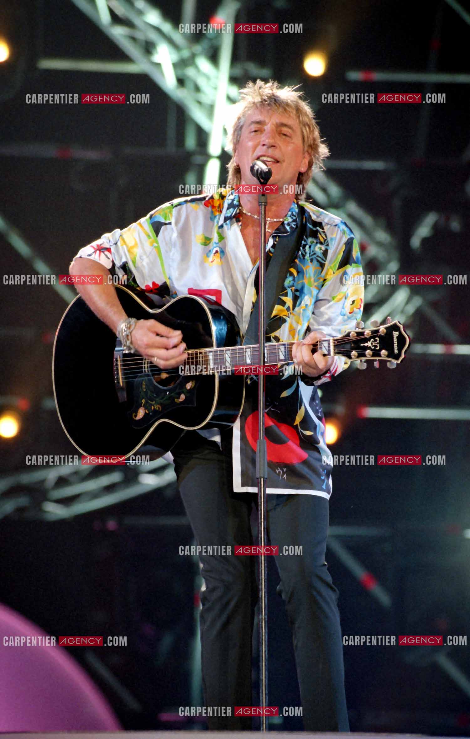 Enregistrement de l'émission "La Fureur de Bercy" pour TF1 le 20 juin 1998. Le chanteur Britannique Rod Stewart.