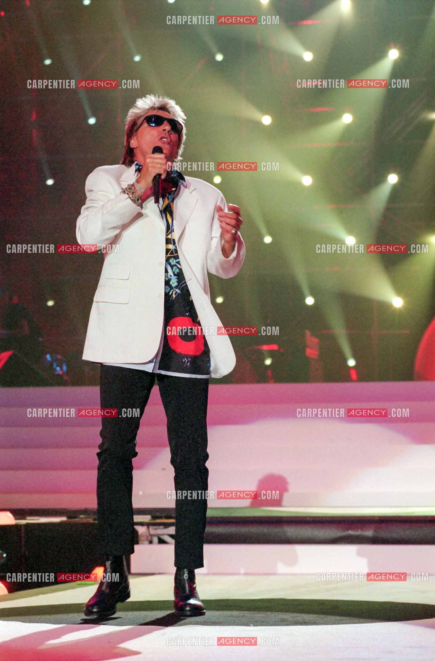 Enregistrement de l'émission "La Fureur de Bercy" pour TF1 le 20 juin 1998. Le chanteur Britannique Rod Stewart.