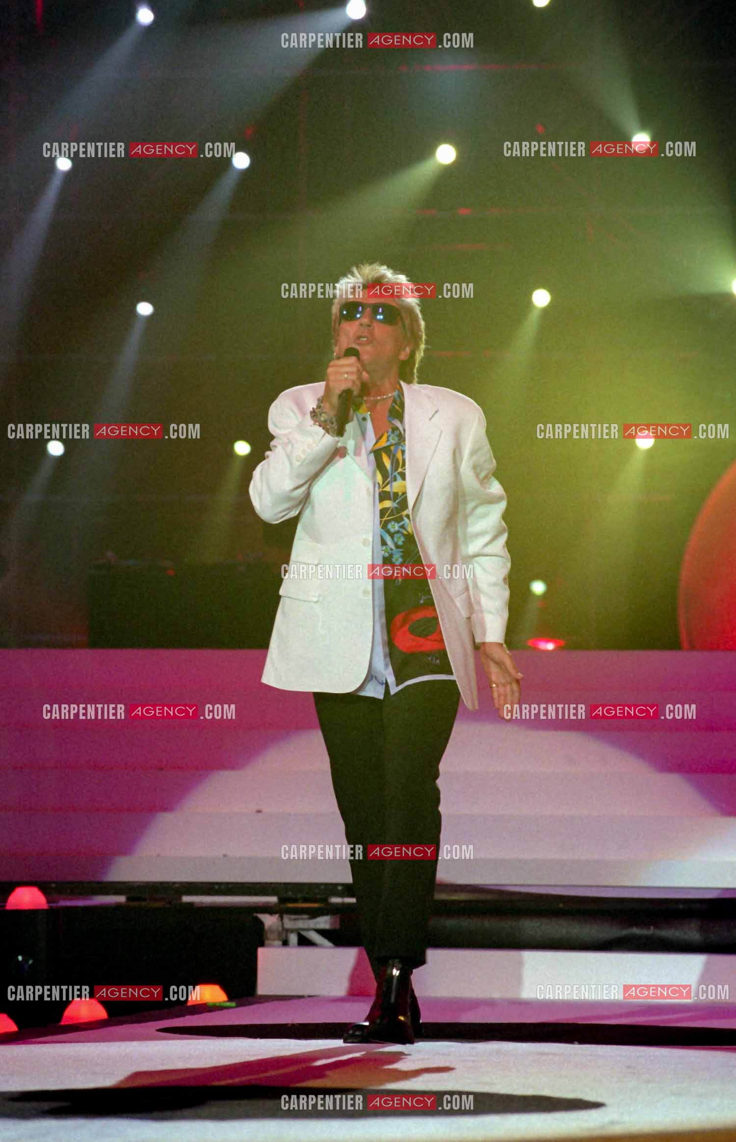 Enregistrement de l'émission "La Fureur de Bercy" pour TF1 le 20 juin 1998. Le chanteur Britannique Rod Stewart.