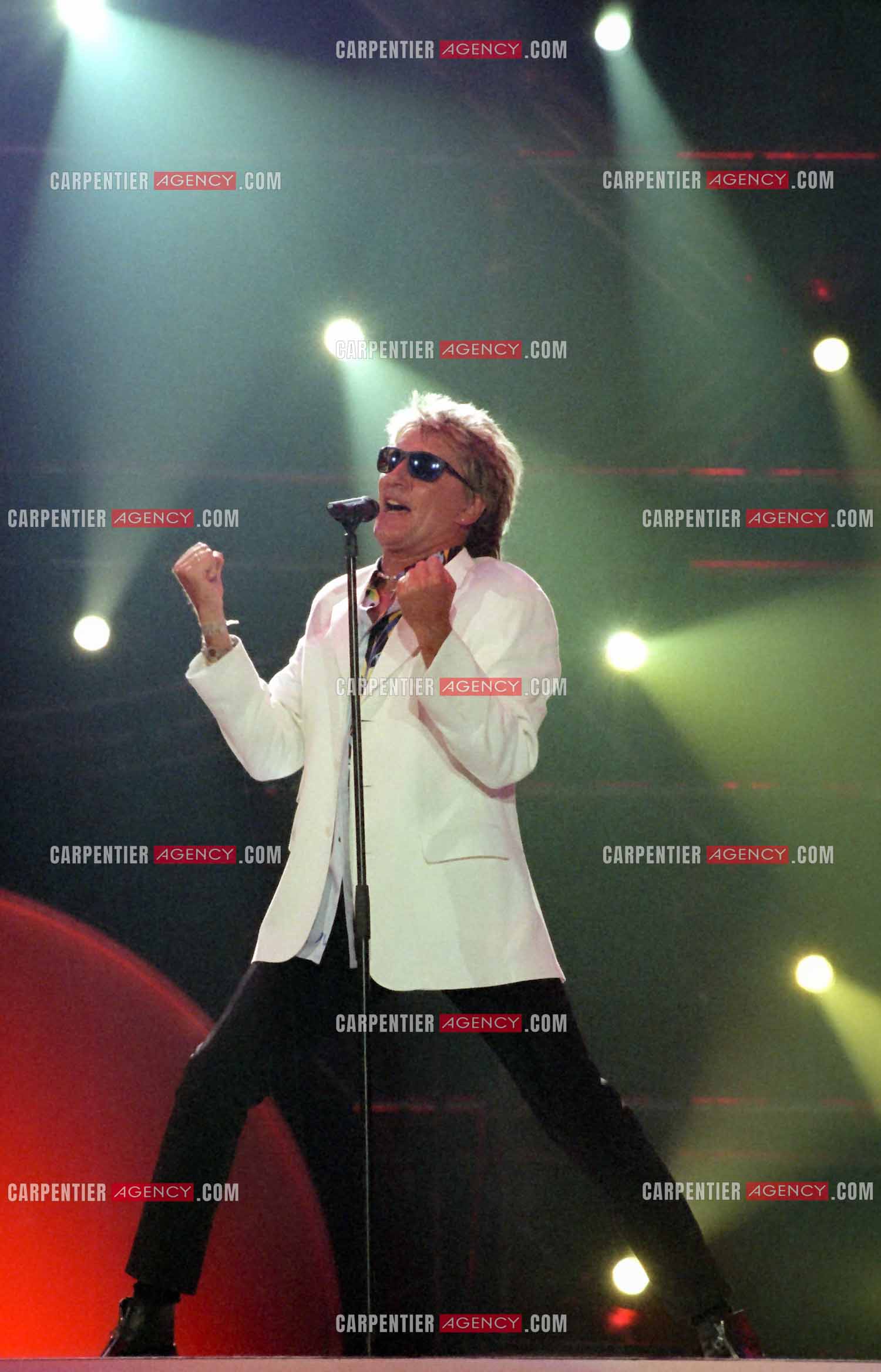 Enregistrement de l'émission "La Fureur de Bercy" pour TF1 le 20 juin 1998. Le chanteur Britannique Rod Stewart.
