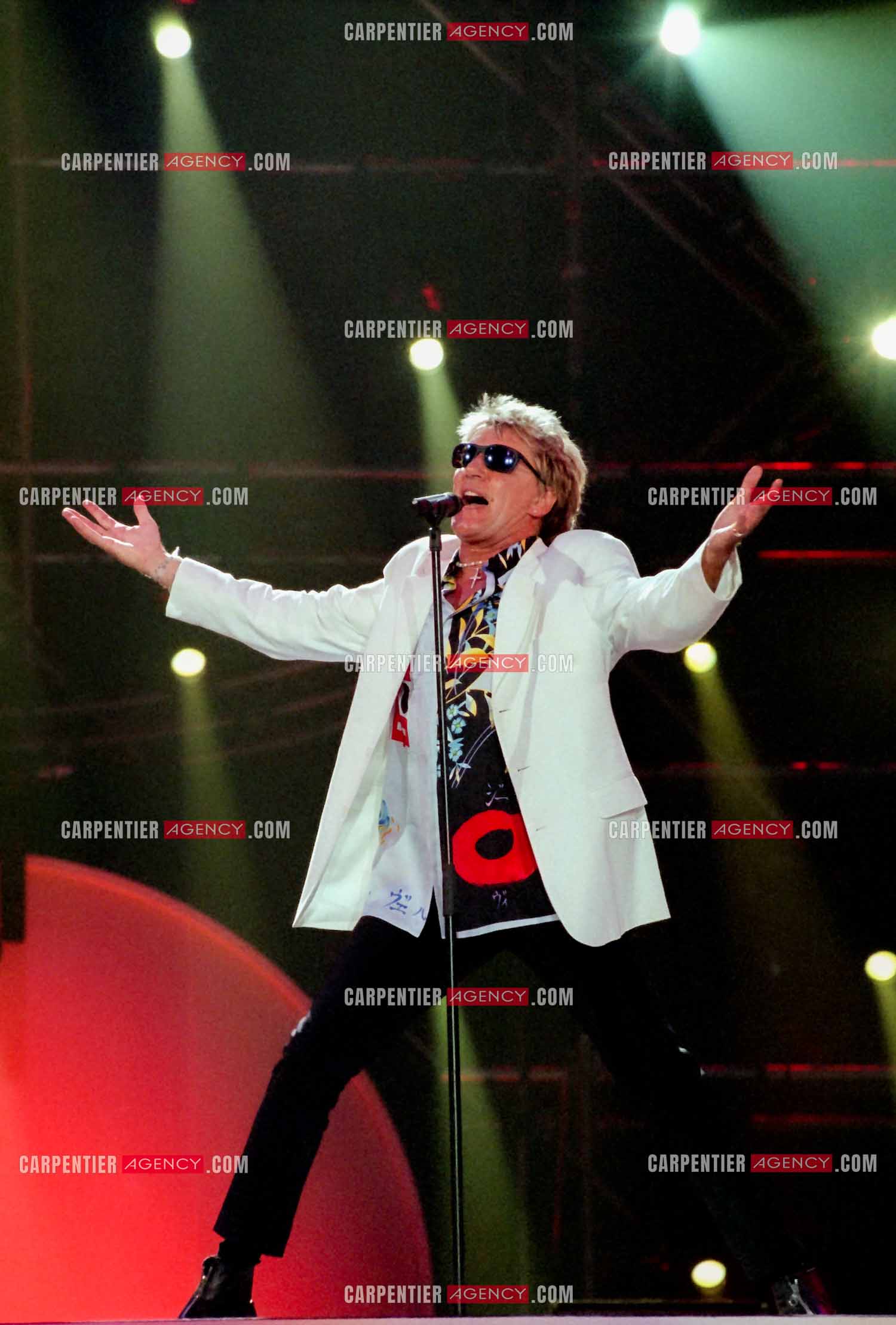 Enregistrement de l'émission "La Fureur de Bercy" pour TF1 le 20 juin 1998. Le chanteur Britannique Rod Stewart.