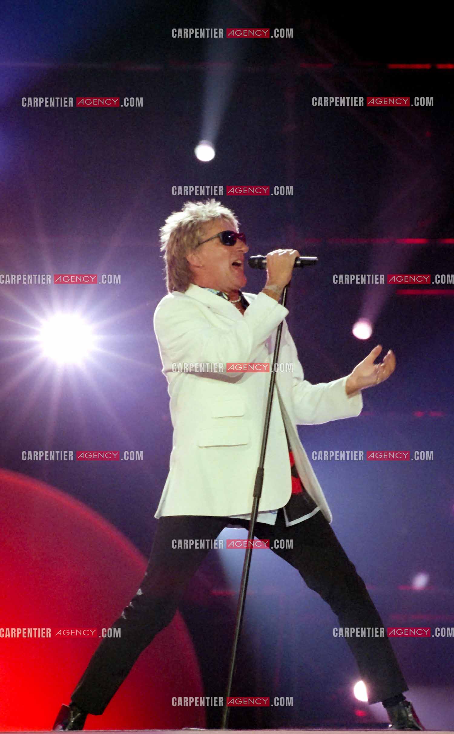 Enregistrement de l'émission "La Fureur de Bercy" pour TF1 le 20 juin 1998. Le chanteur Britannique Rod Stewart.