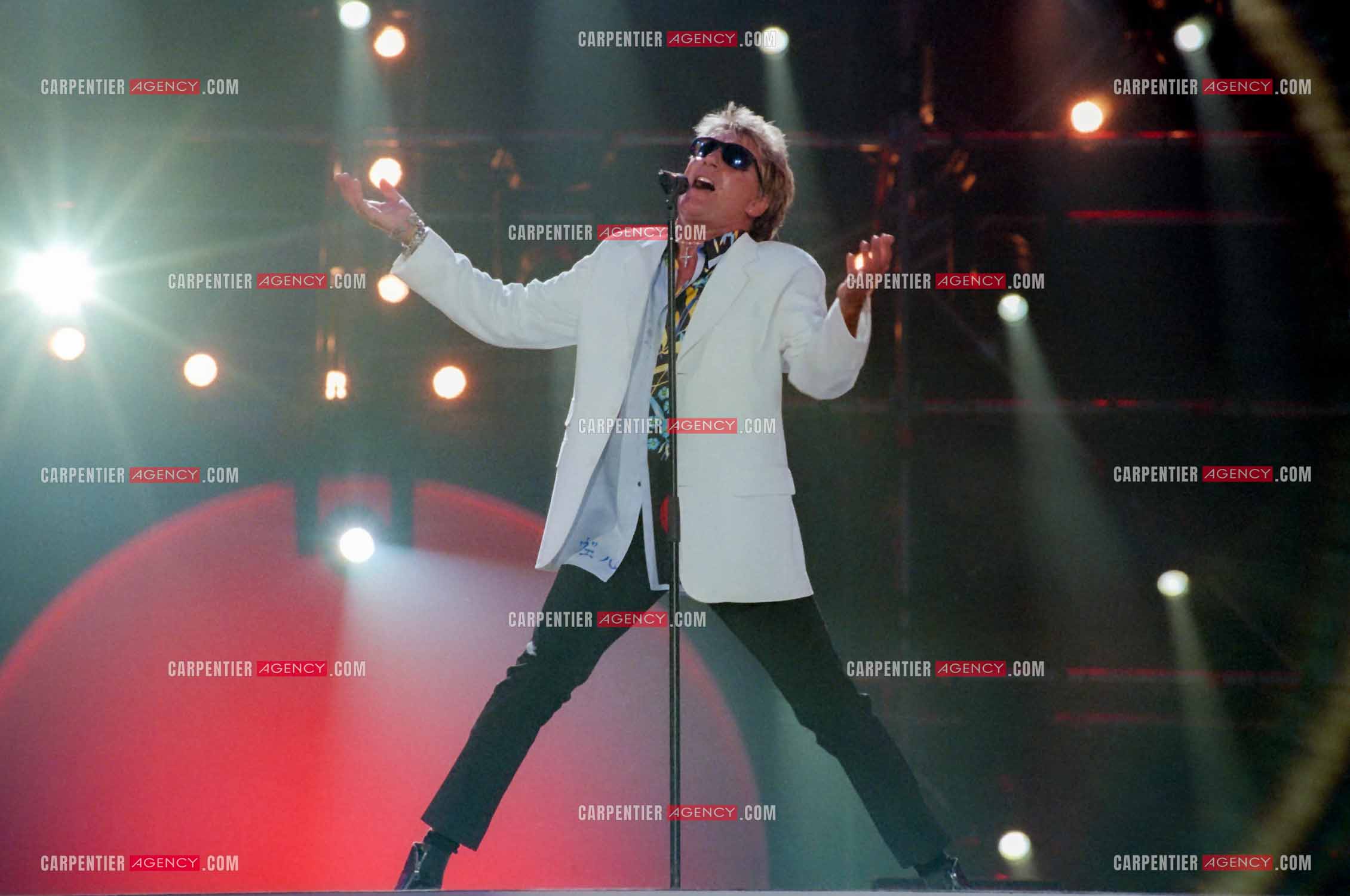 Enregistrement de l'émission "La Fureur de Bercy" pour TF1 le 20 juin 1998. Le chanteur Britannique Rod Stewart.