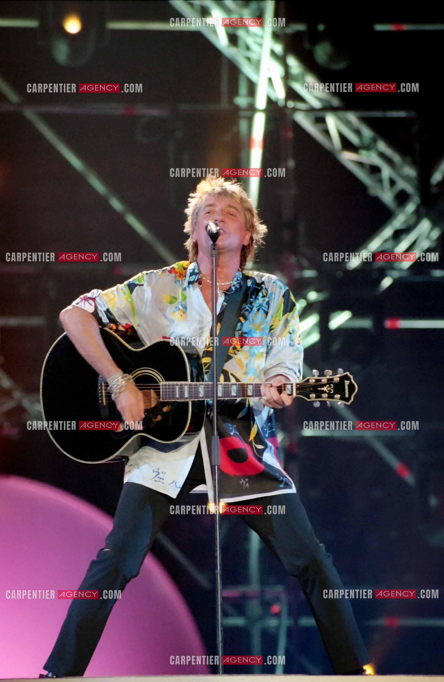 Enregistrement de l'émission "La Fureur de Bercy" pour TF1 le 20 juin 1998. Le chanteur Britannique Rod Stewart.