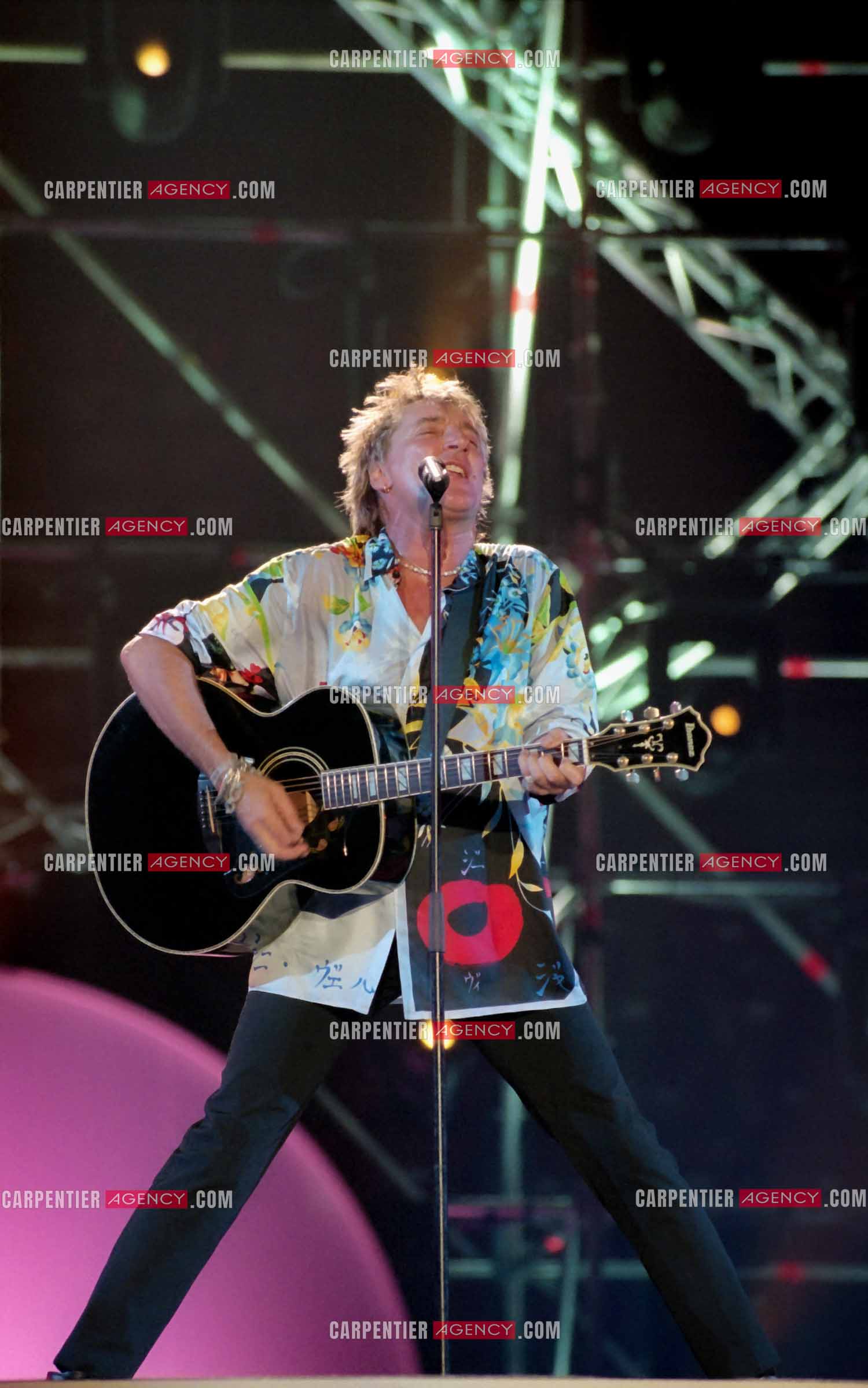 Enregistrement de l'émission "La Fureur de Bercy" pour TF1 le 20 juin 1998. Le chanteur Britannique Rod Stewart.