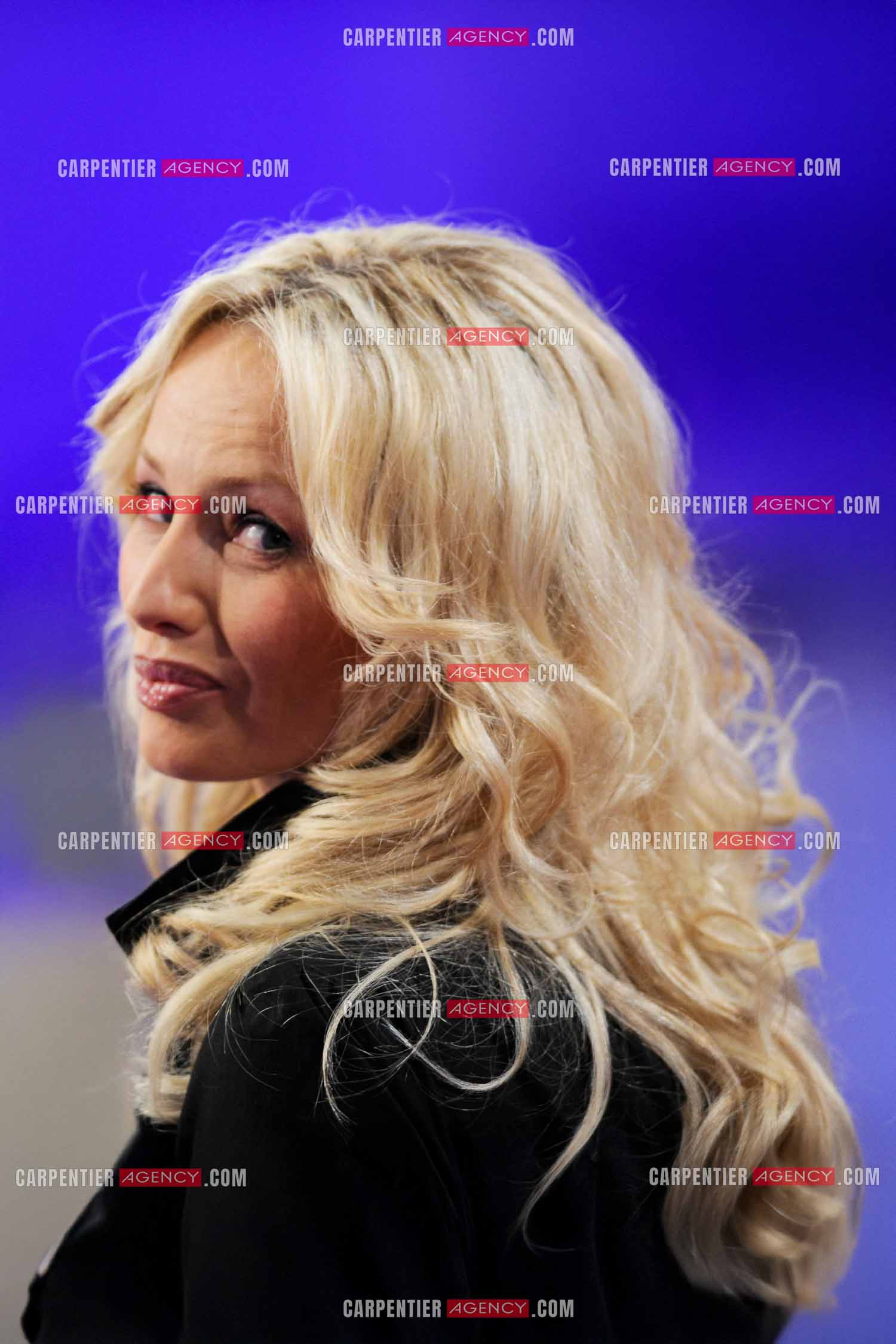 Le mannequin Adriana Karembeu invitée dans  l'émission " Vivement Dimanche " le 7 Mai 2009.