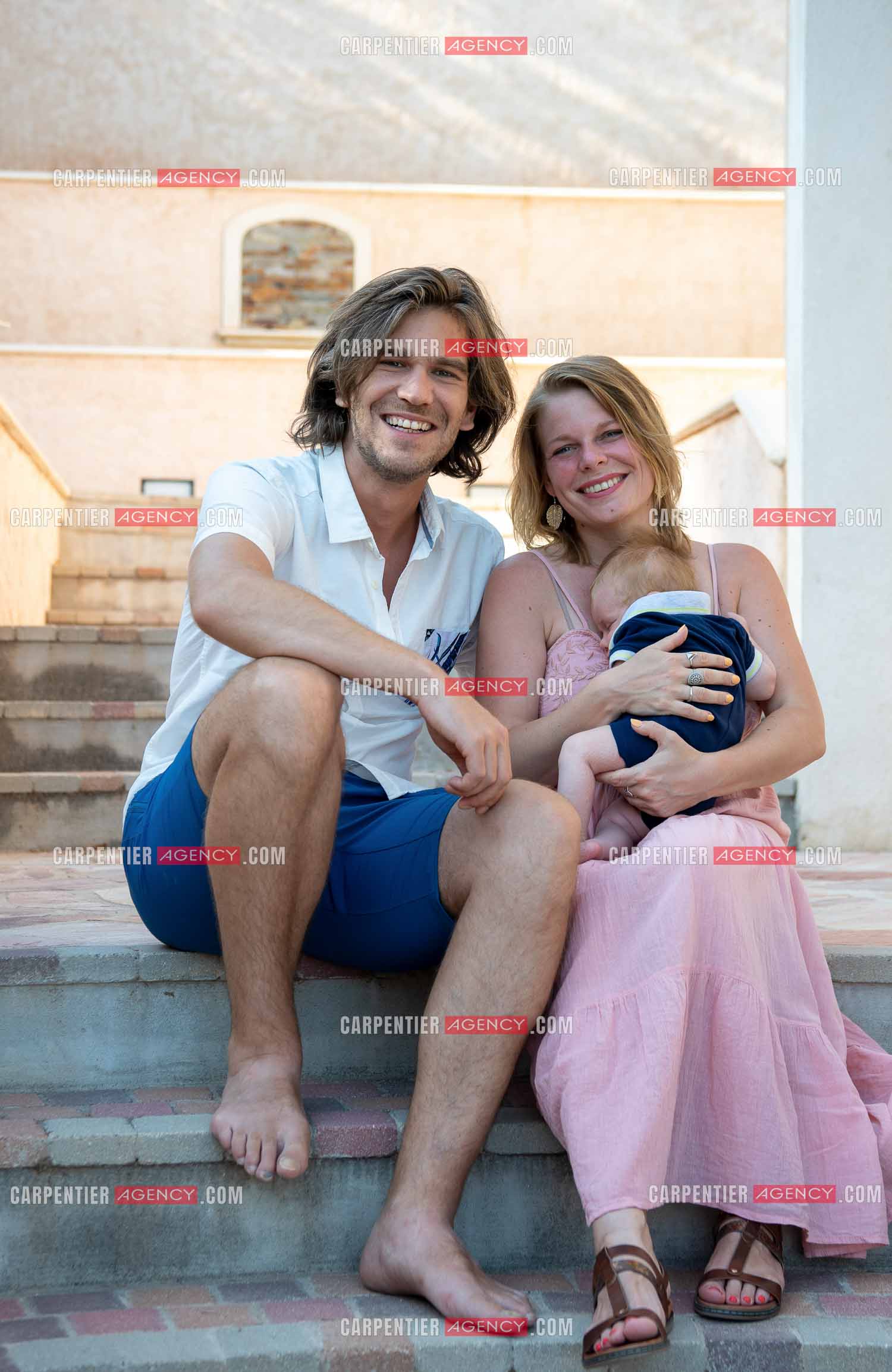 Le ténor Amaury Vassili lors de ses vacances d'été a Toulon dans le Var avec sa femme Stéphanie et leur petit garçon Anatoly tous juste agé de deux mois.   ( Exclusif )