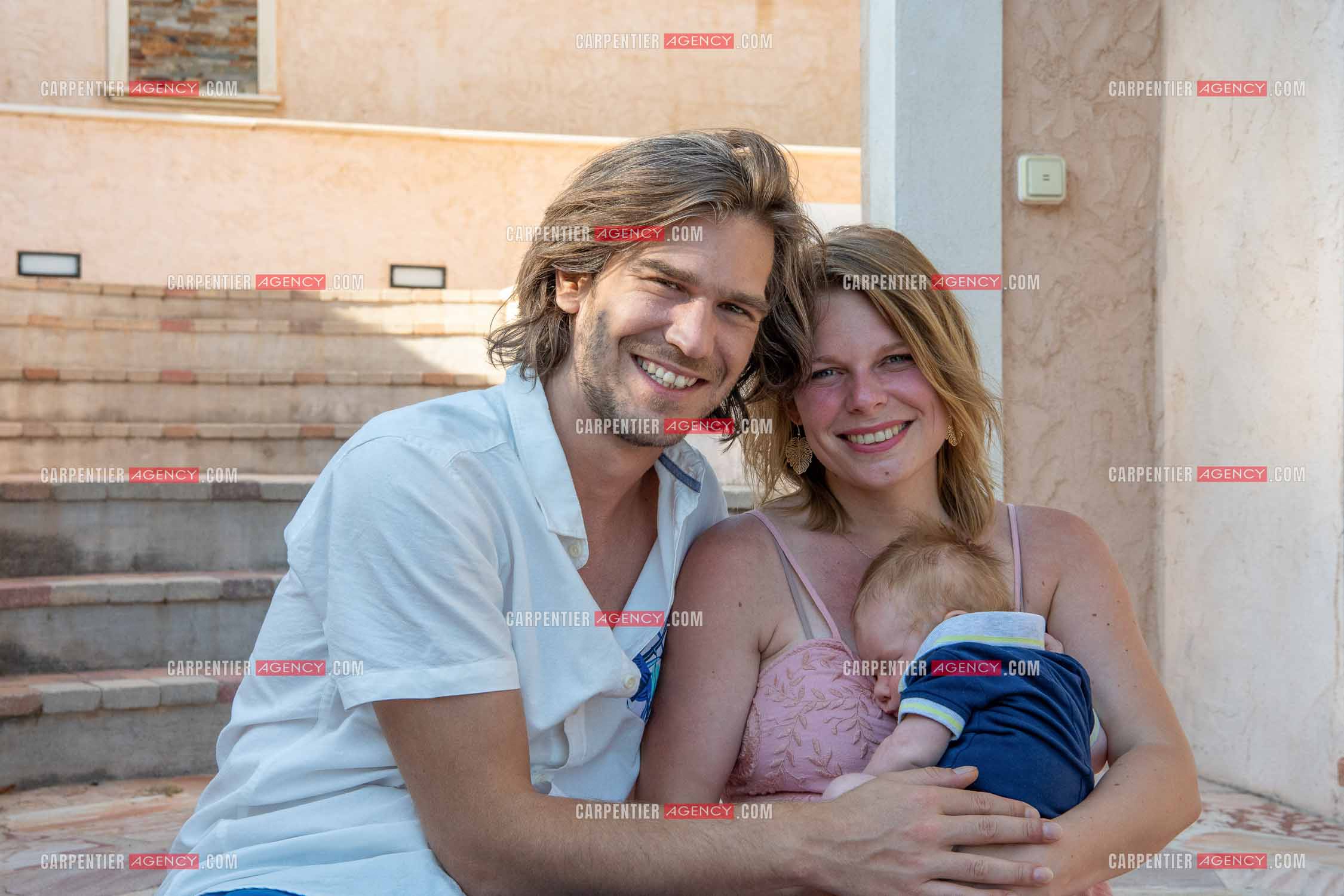 Le ténor Amaury Vassili lors de ses vacances d'été a Toulon dans le Var avec sa femme Stéphanie et leur petit garçon Anatoly tous juste agé de deux mois.   ( Exclusif )