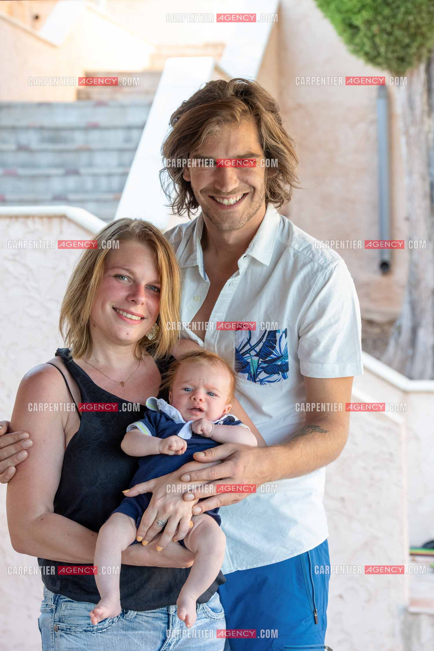 Le ténor Amaury Vassili lors de ses vacances d'été a Toulon dans le Var avec sa femme Stéphanie et leur petit garçon Anatoly tous juste agé de deux mois.   ( Exclusif )