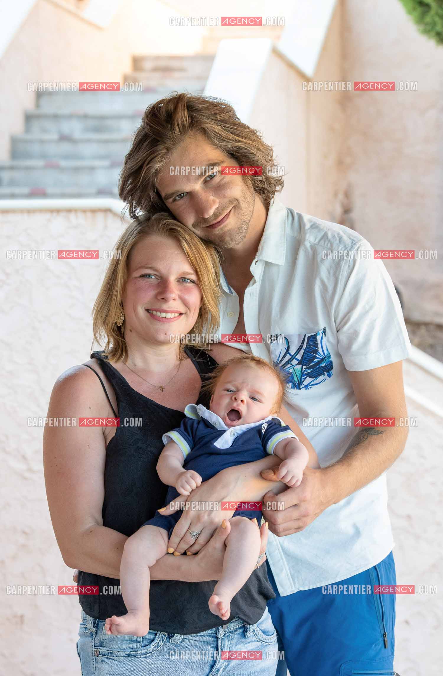Le ténor Amaury Vassili lors de ses vacances d'été a Toulon dans le Var avec sa femme Stéphanie et leur petit garçon Anatoly tous juste agé de deux mois.   ( Exclusif )