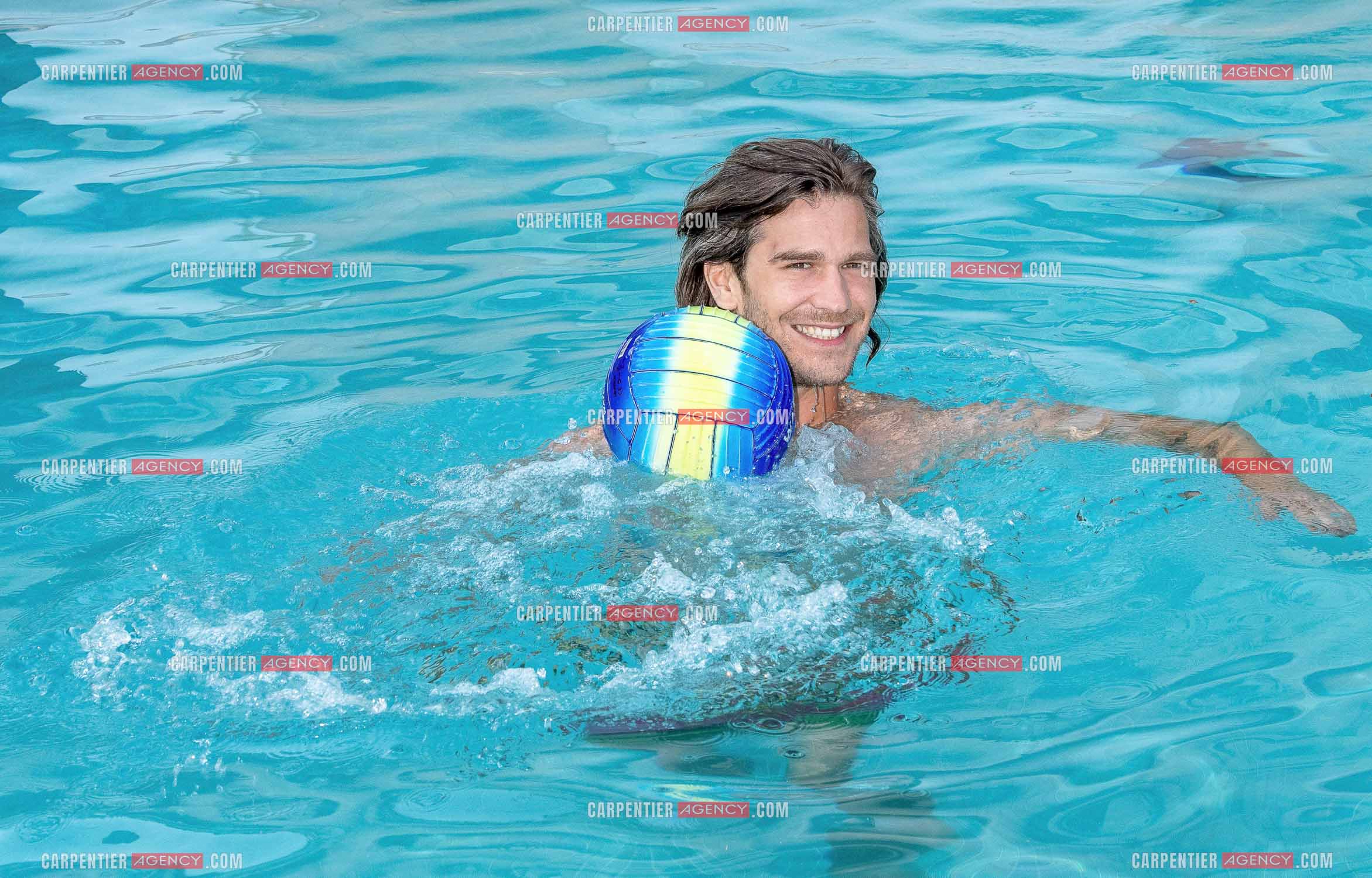 Le ténor Amaury Vassili lors de ses vacances d'été a Toulon dans le Var.  ( Exclusif )