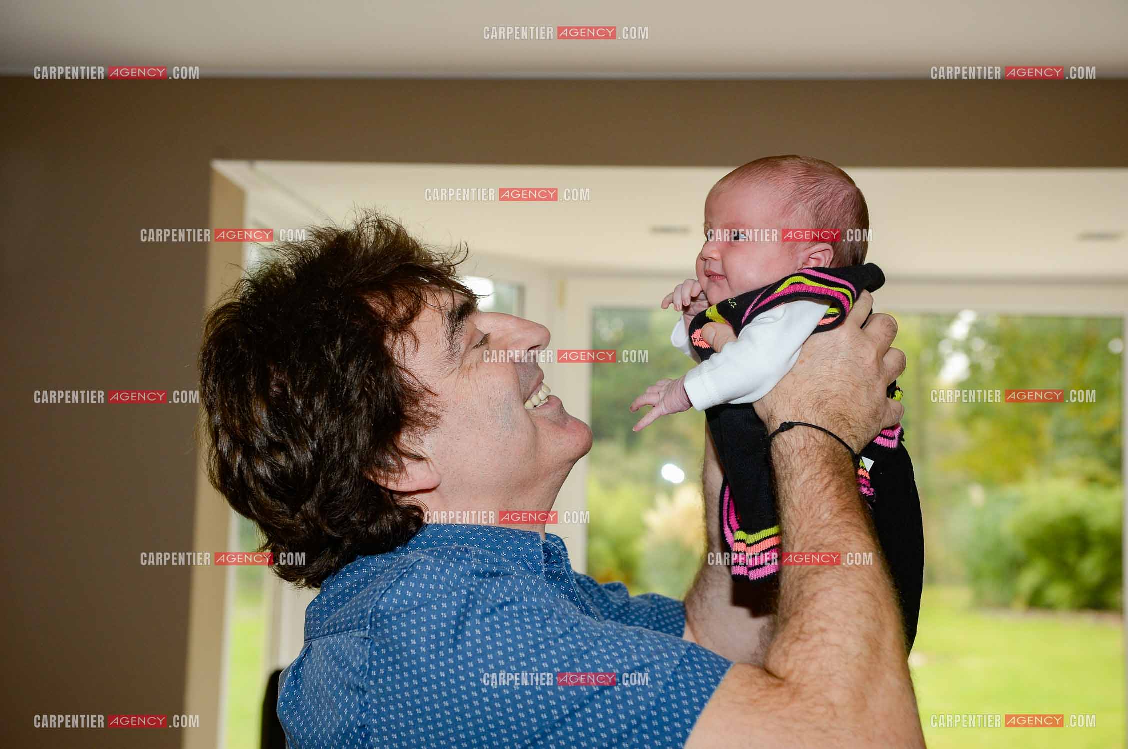 Naissance de Assia, petite fille de Claude Barzotti.     ( Exclusif )