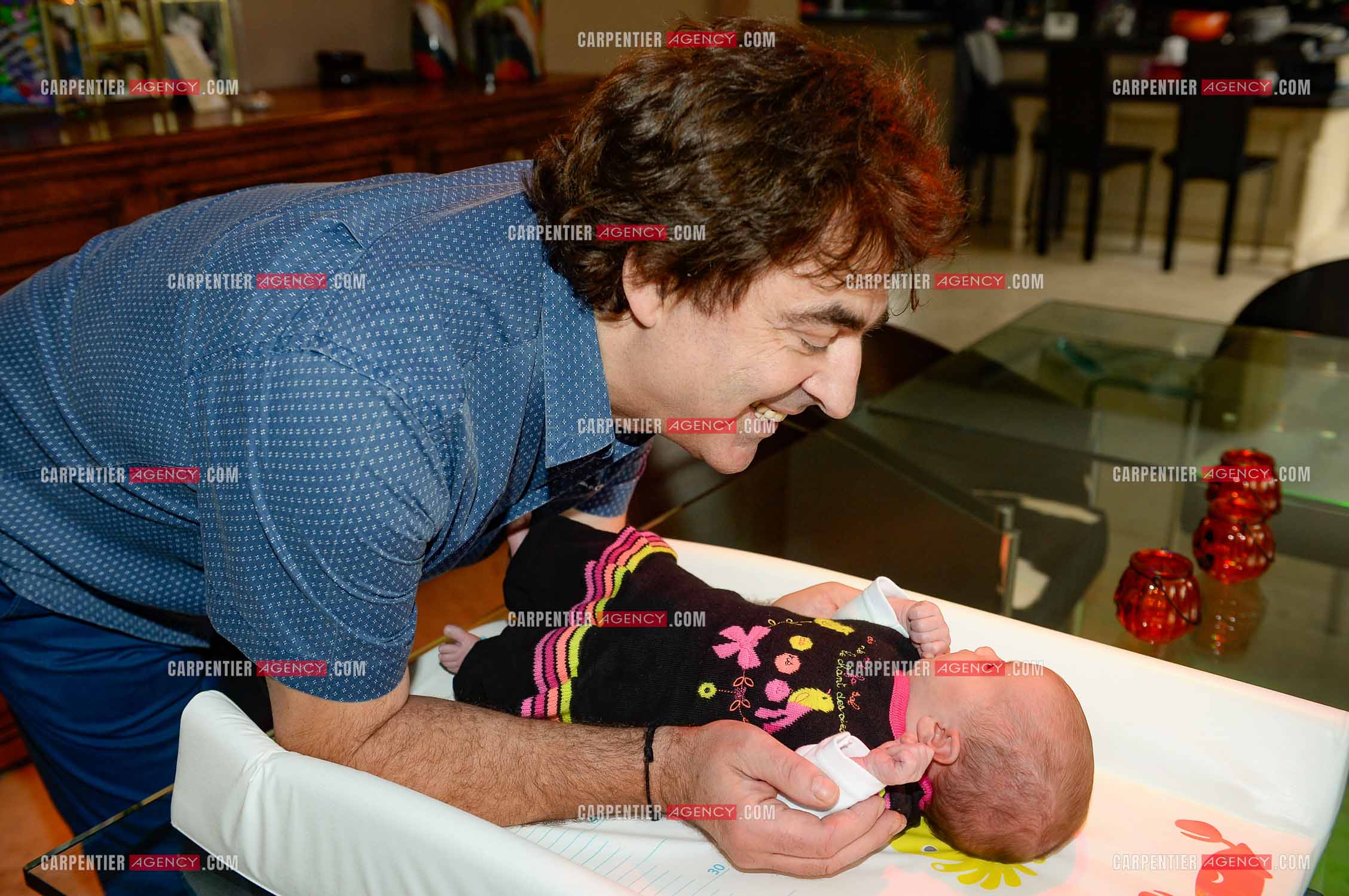 Naissance de Assia, petite fille de Claude Barzotti.     ( Exclusif )