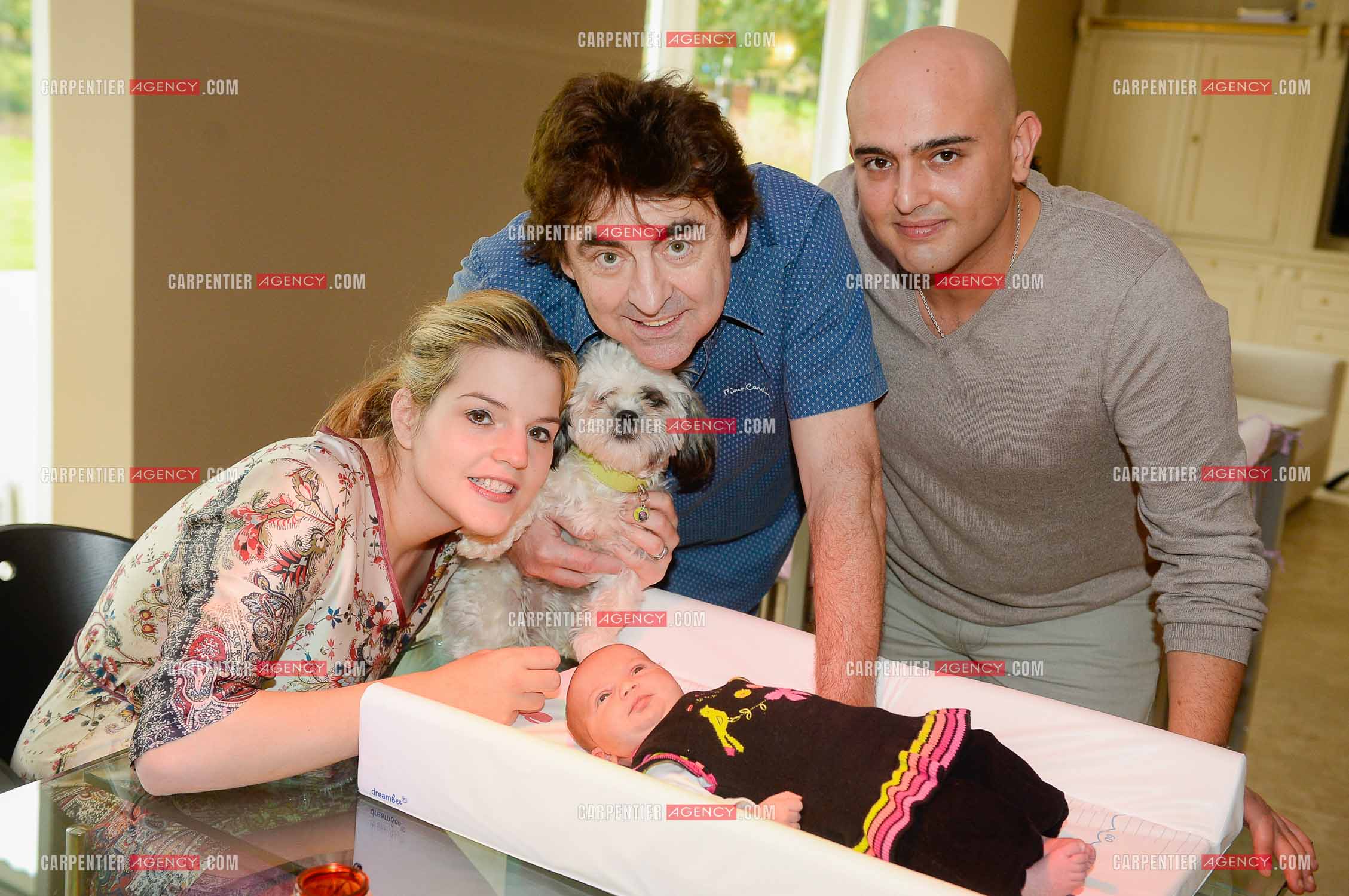 Naissance de Assia, petite fille de Claude Barzotti.
La maman, Sarah Barzotti 25 ans et le père, Maher 30 ans
La date de naissance de Assia, le 6 octobre 2015 à la clinique St PIERRE.
( Exclusif )